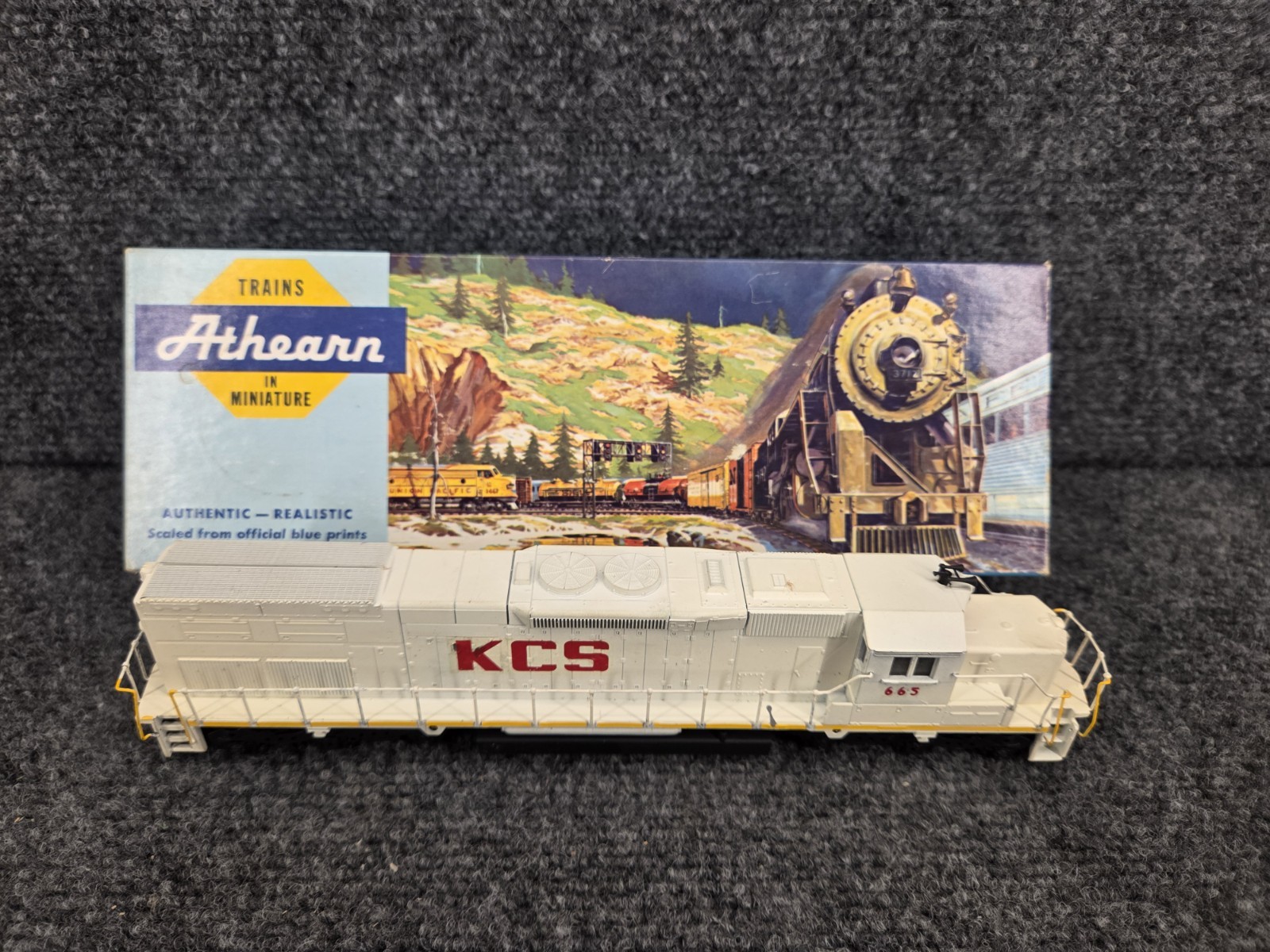 Athearn HO Blue Box Kansas City Southern SD40-2 Engine #665-Unpowered Dummy