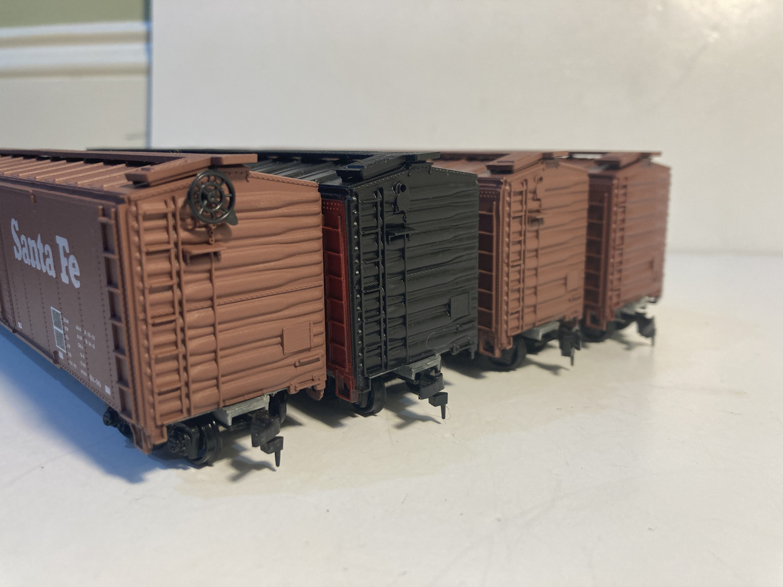 VINTAGE BOX CARS SANTE FE SET OF 4 FROM ESTATE GOOD SHAPE