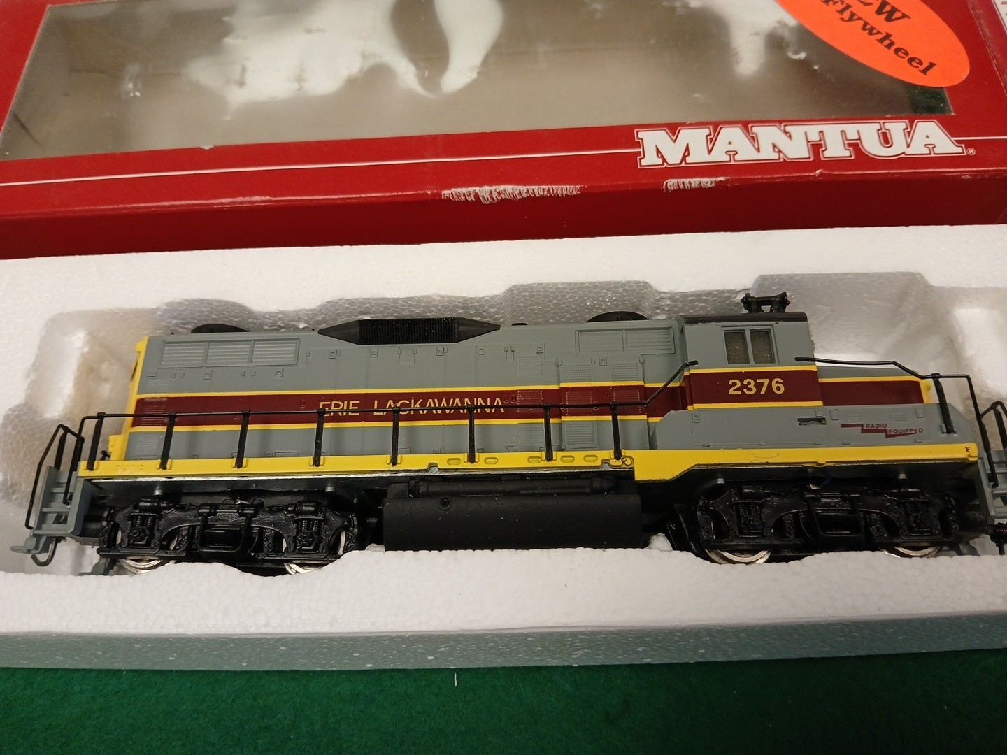 Model Power Ho GP-20 Diesel #2376 Erie Lackawanna New Wmew Style Couplers Added