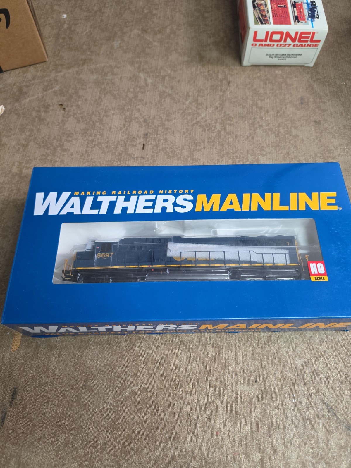 WALTHERS MAINLINE HO SCALE EMD GP9 PH II LOCOMOTIVE CSX #1798 910 – 10423 NEW