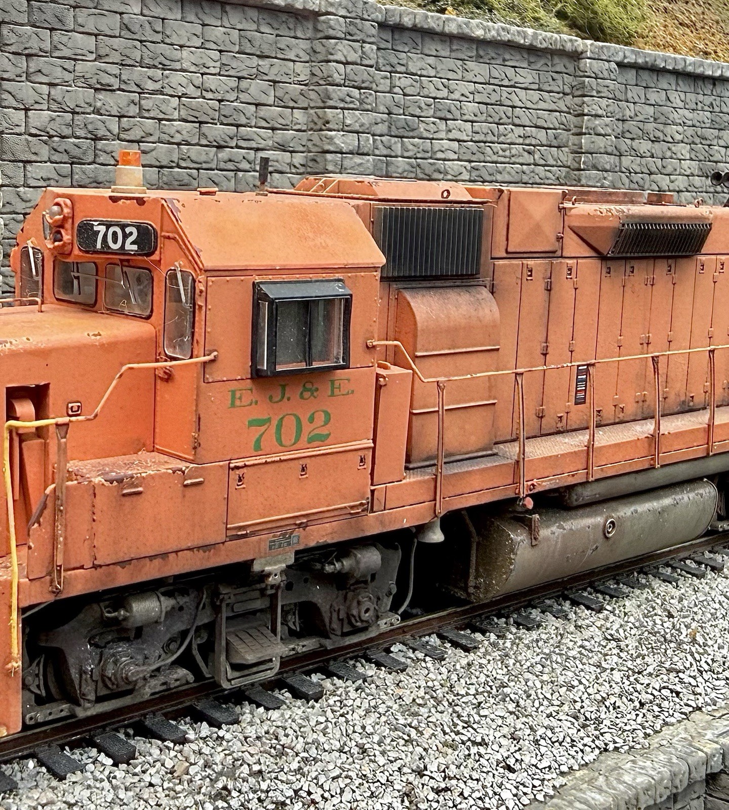 HO Scale Athearn Genesis E j & E GP38-2 DCC/SOUND/NIB/Weathered