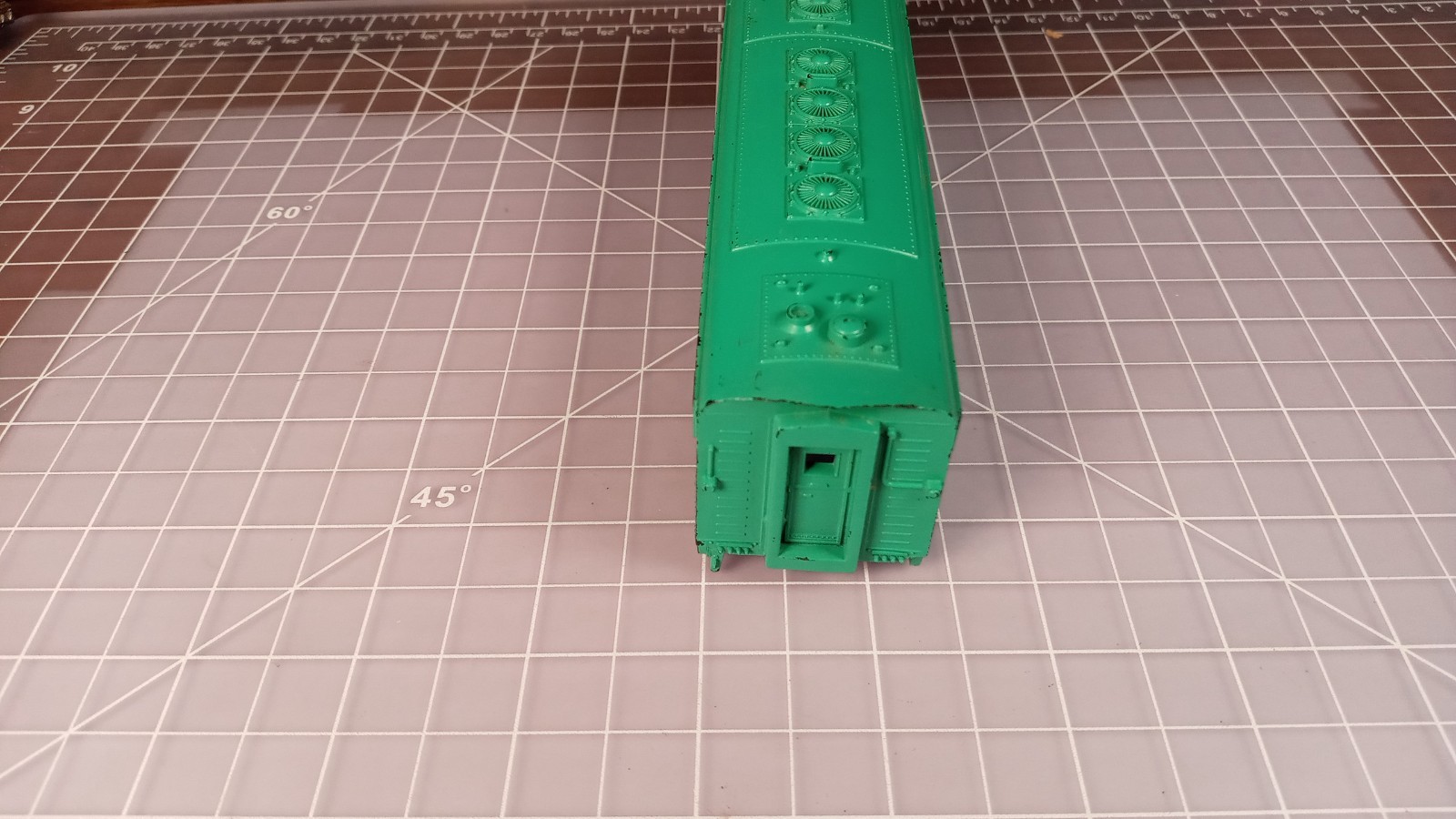 HO SHELL green Penn Central F7A, nose insert, screw down coupler BCK