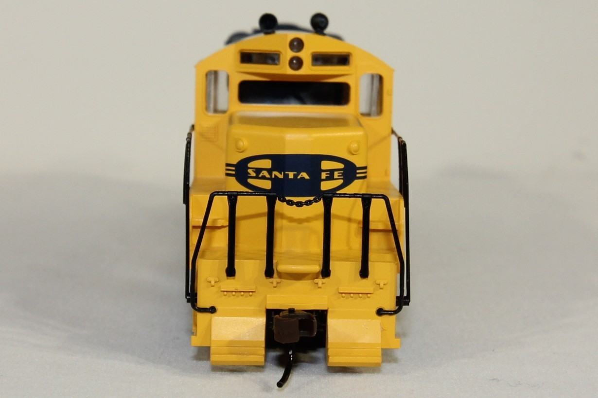 Walthers HO GP9M Santa Fe #2050 Classic Blue & Yellow – New/Original Packaging