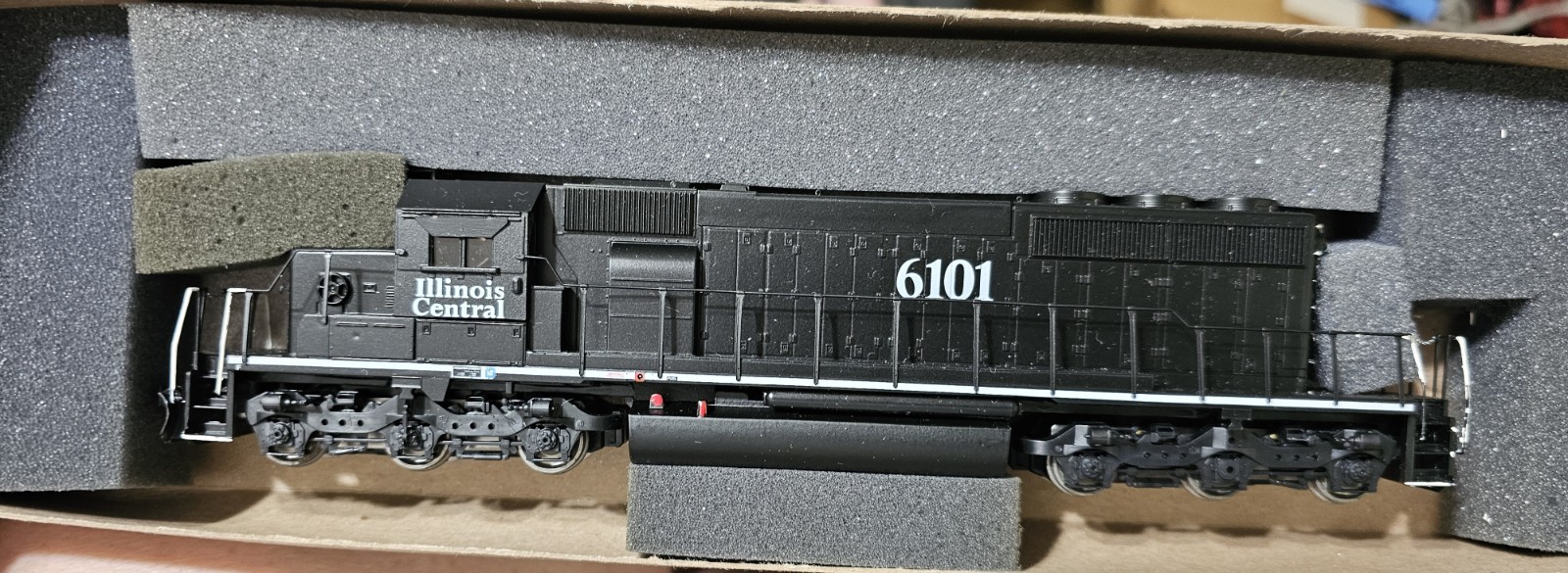 athearn blue box locomotive SD40-2 ILLINOIS CENTRAL EXTRA DETAILED