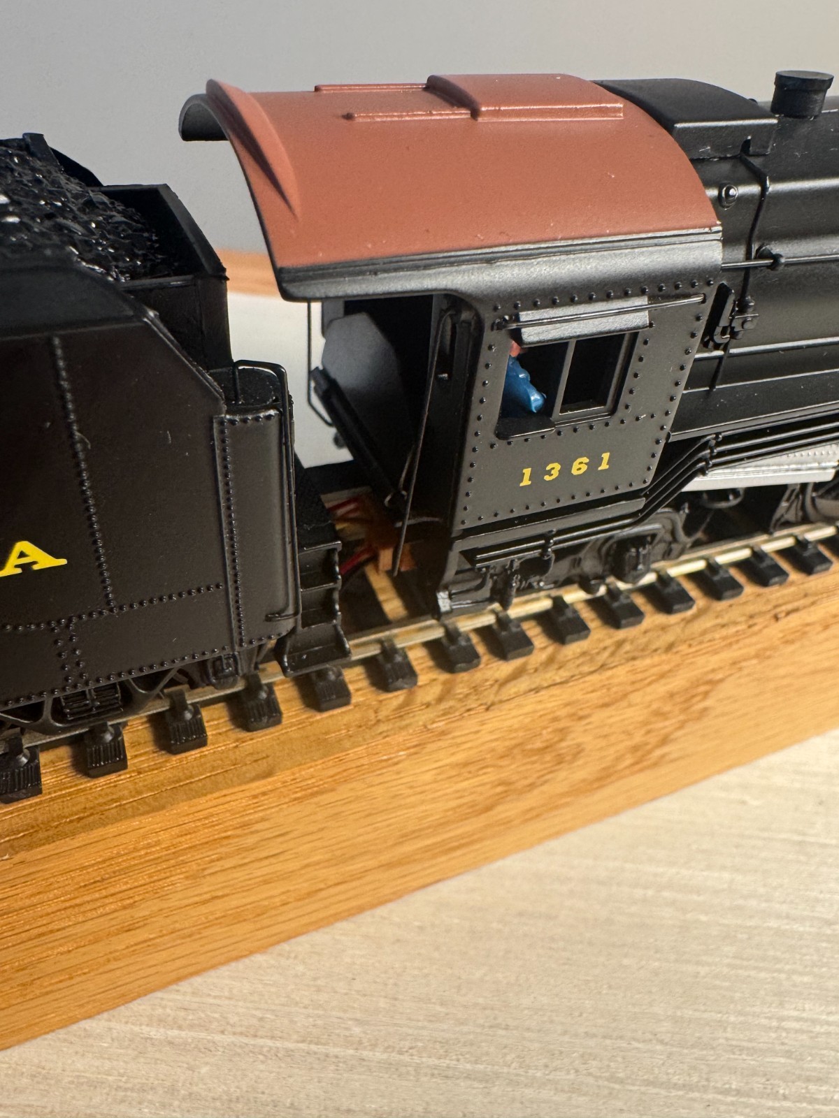 Bachman Spectrum Pennsylvania 1361 K4 4-6-2 Steam Locomotive with DCC (HO scale)
