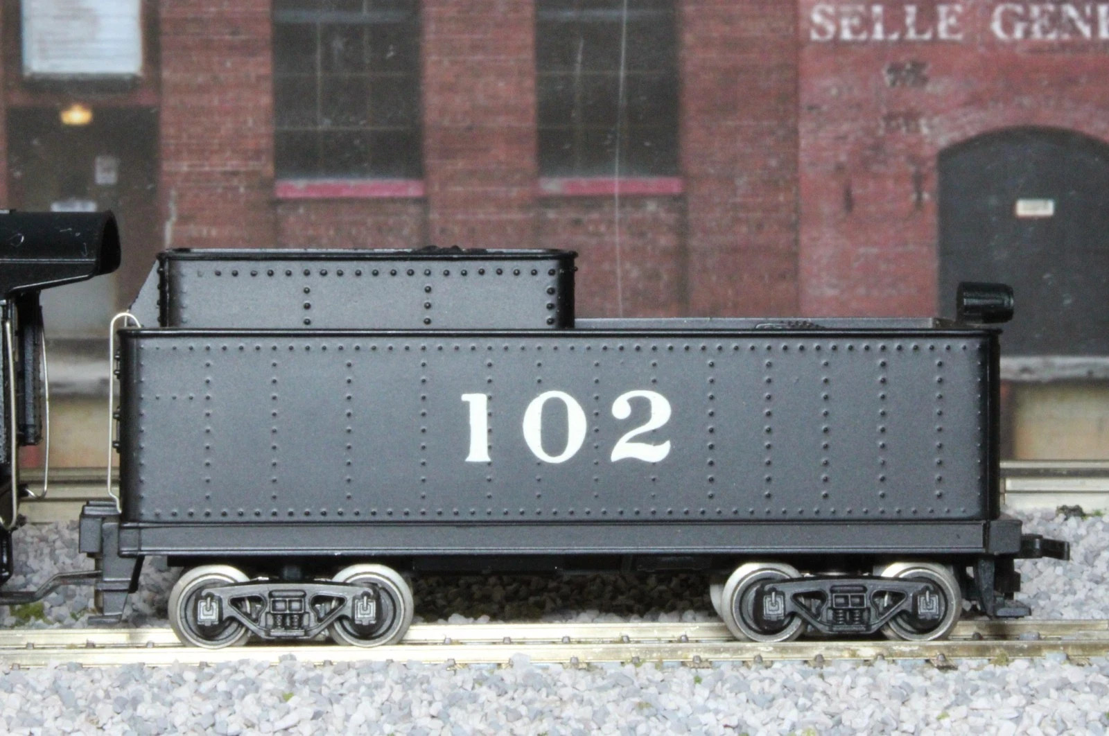 HO Scale – AHM 5082-c Santa Fe 0-8-0 Steam Switcher Engine #102 Great Runner