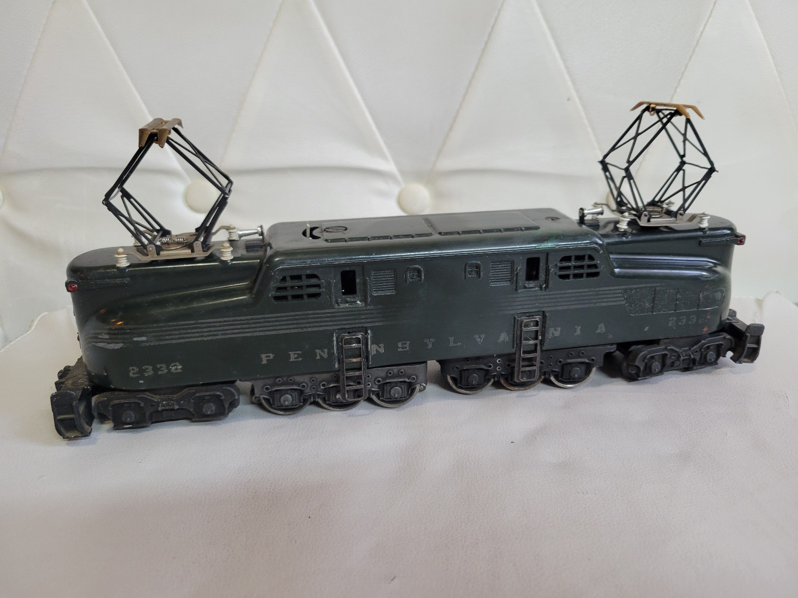 1947-1949 Lionel 2332 Pennsylvania Railroad Brunswick Green GG1 #2332 O Gauge