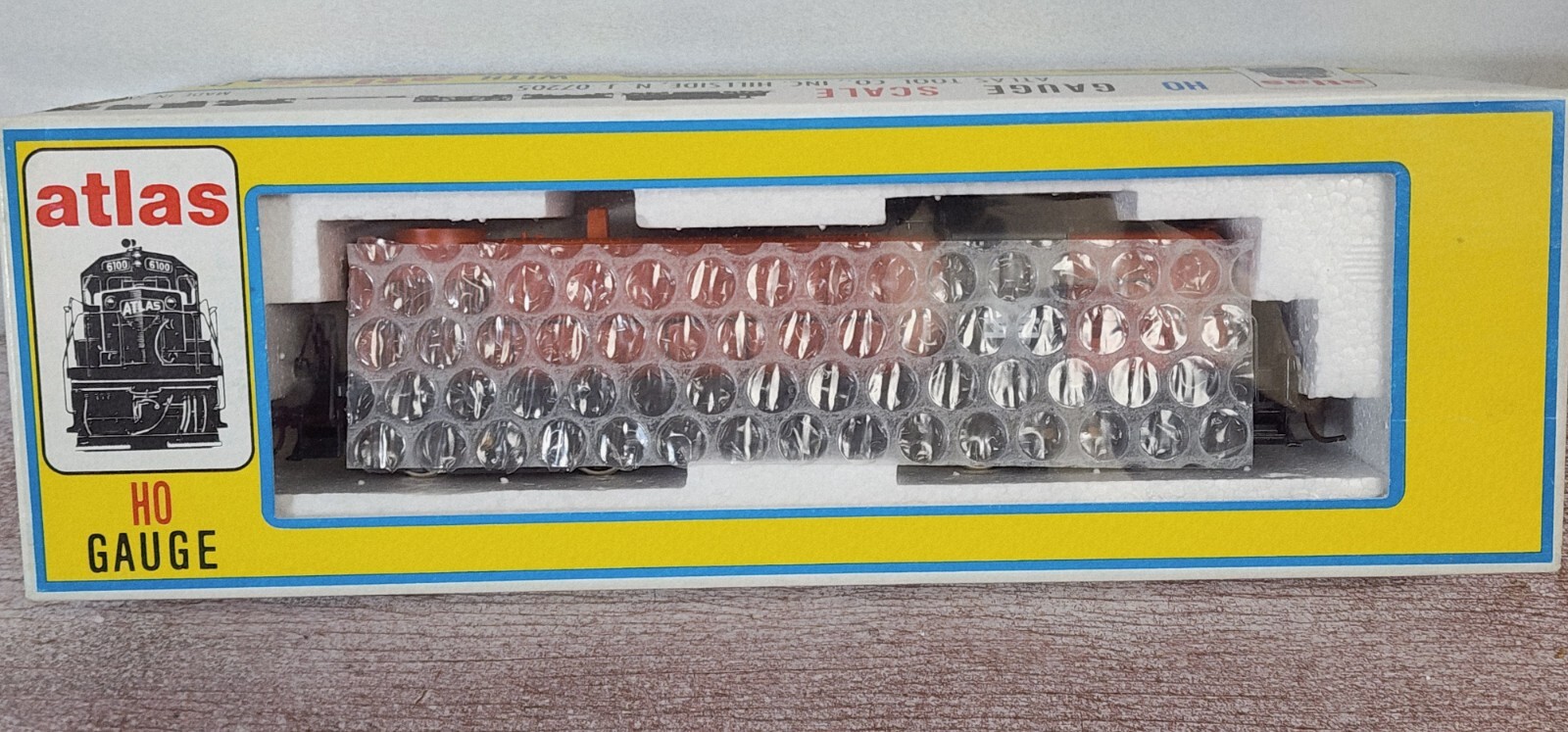 New Haven Railroad ALCO RS-3 Diesel Locomotive 550 Atlas Kato Drive HO Scale