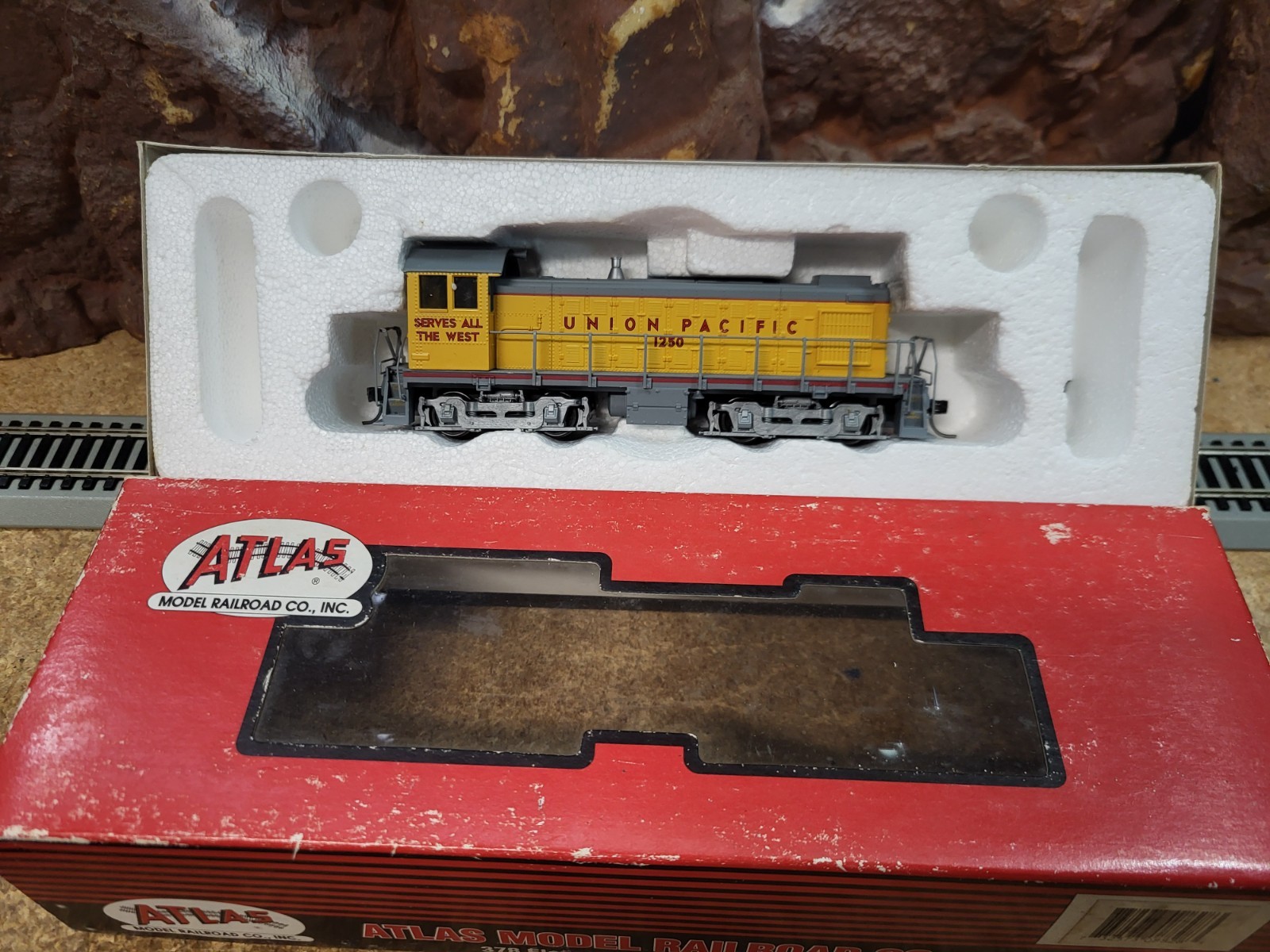 Atlas 8828 HO Scale ALCO S-3 Switcher Union Pacific #1250, $7/$3/$15 Ship
