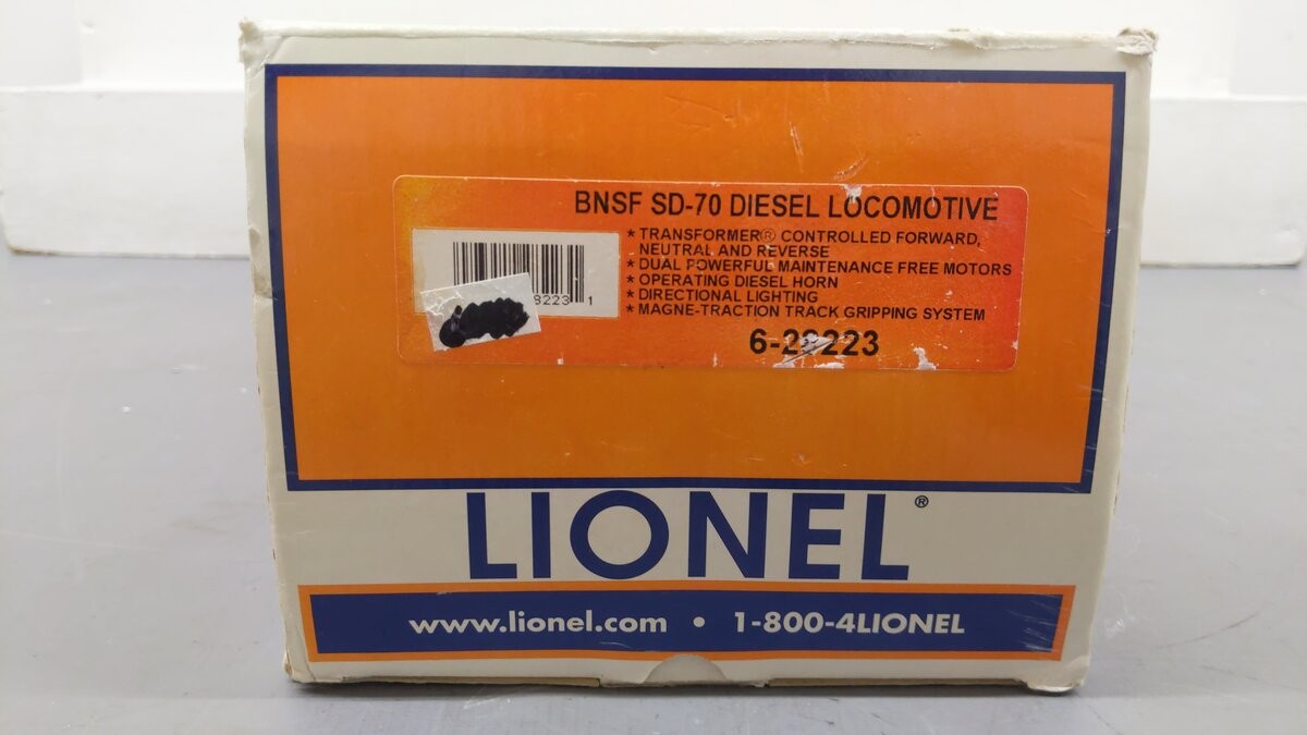 Lionel 6-28223 BNSF SD-70 Diesel Locomotive #9433/Box