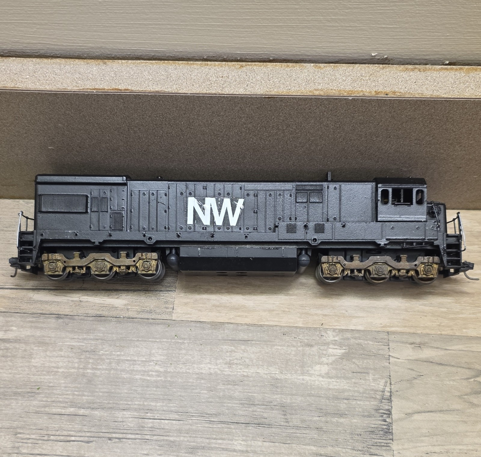 NW HO Scale Diesel Locomotive Co-Co Black Plastic Metal Model 1:87