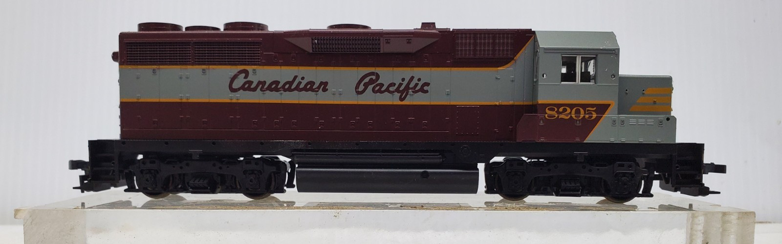 KATO 37- 024 GP35 Canadian pacific #8205 with DB