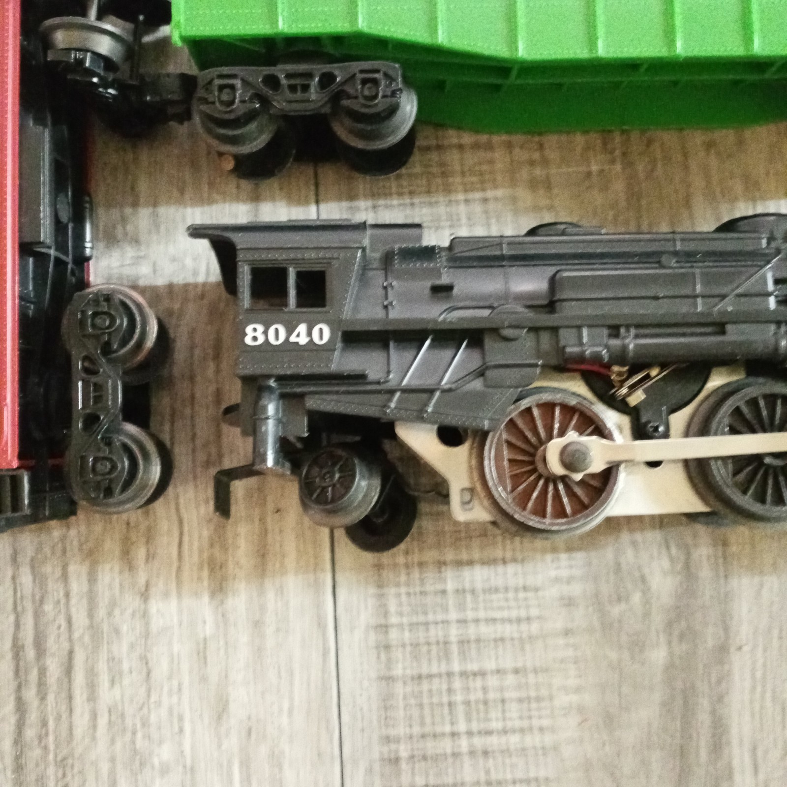 Lionel 8040 Locomotive & Train cars republic steel, Caboose O Gauge