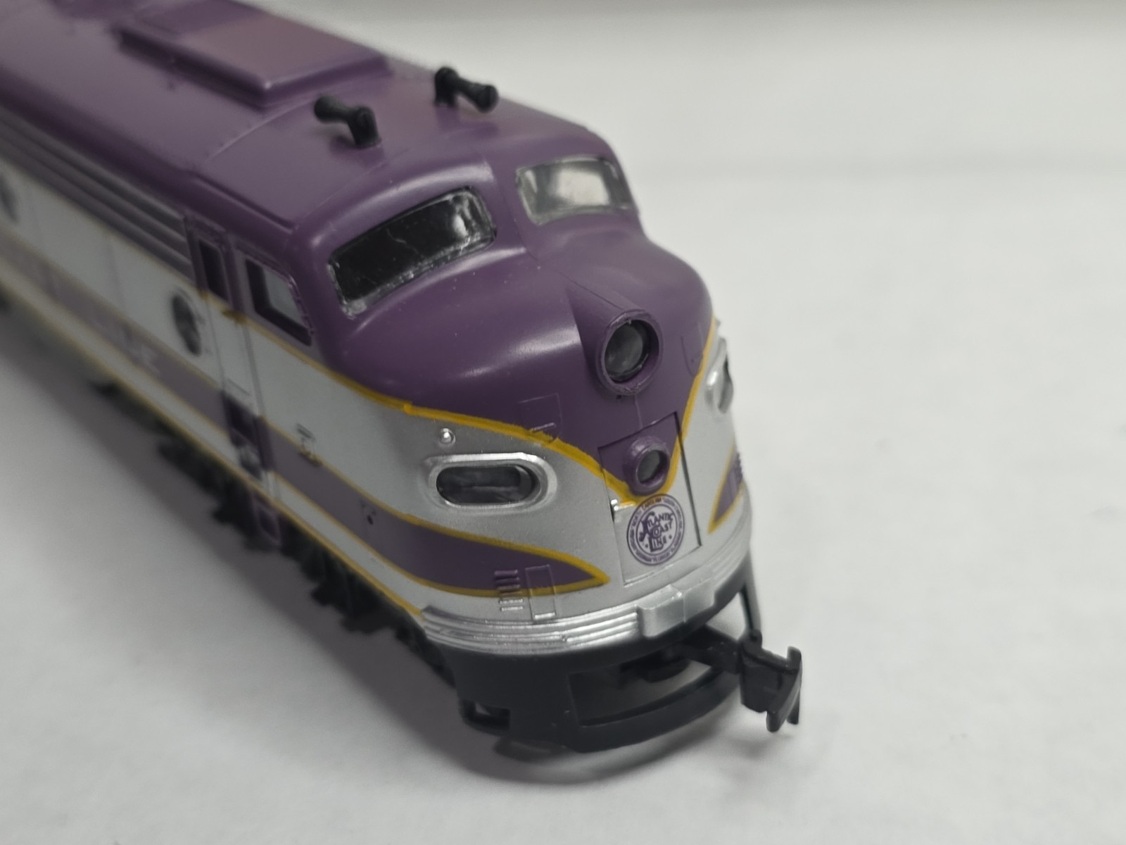 AHM/Mehano HO Scale ACL Atlantic Coast Line E8 Diesel Loco AA Power & Dummy Runs