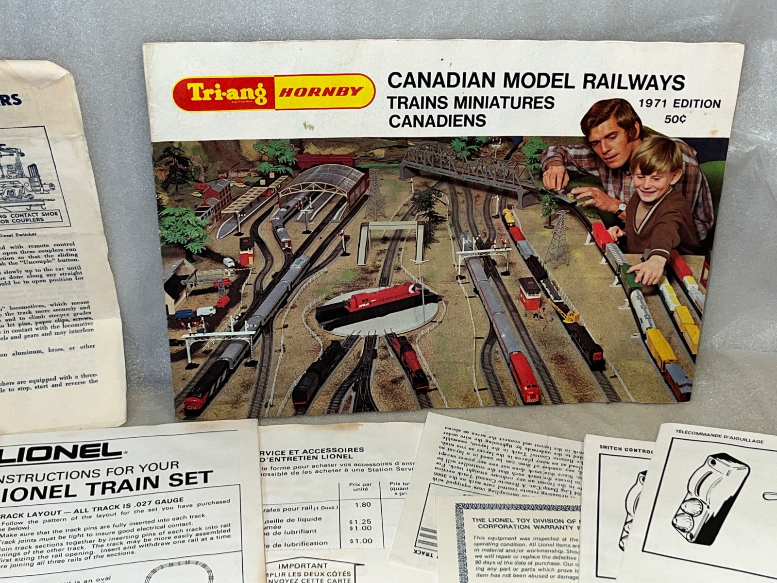 Lot of Lionel empty boxes, catalogue, instruction sheet & Tri-Ang catalogue