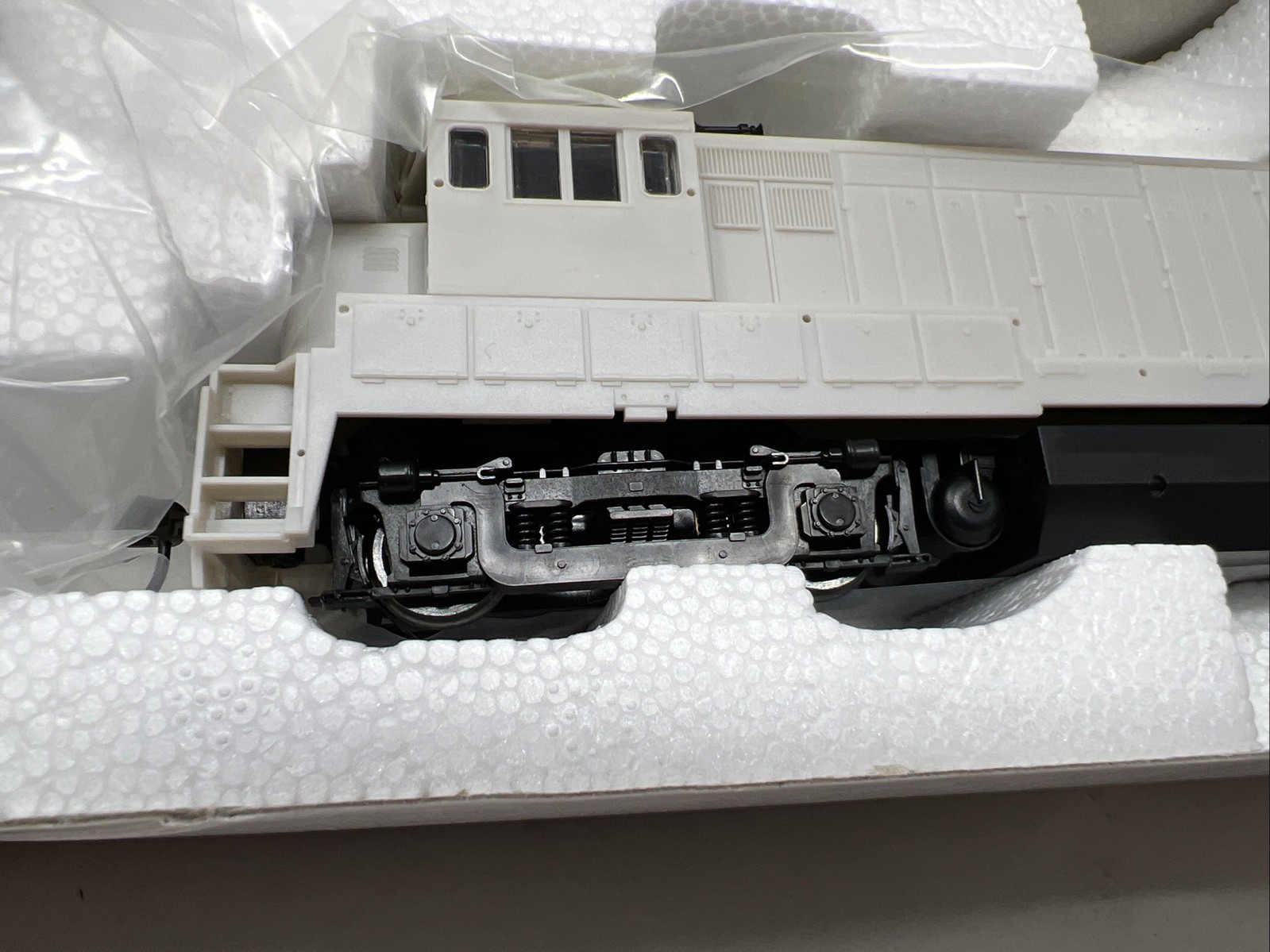 Atlas HO Undecorated AAR Type B GE U23B Diesel Locomotive 8650 NIB