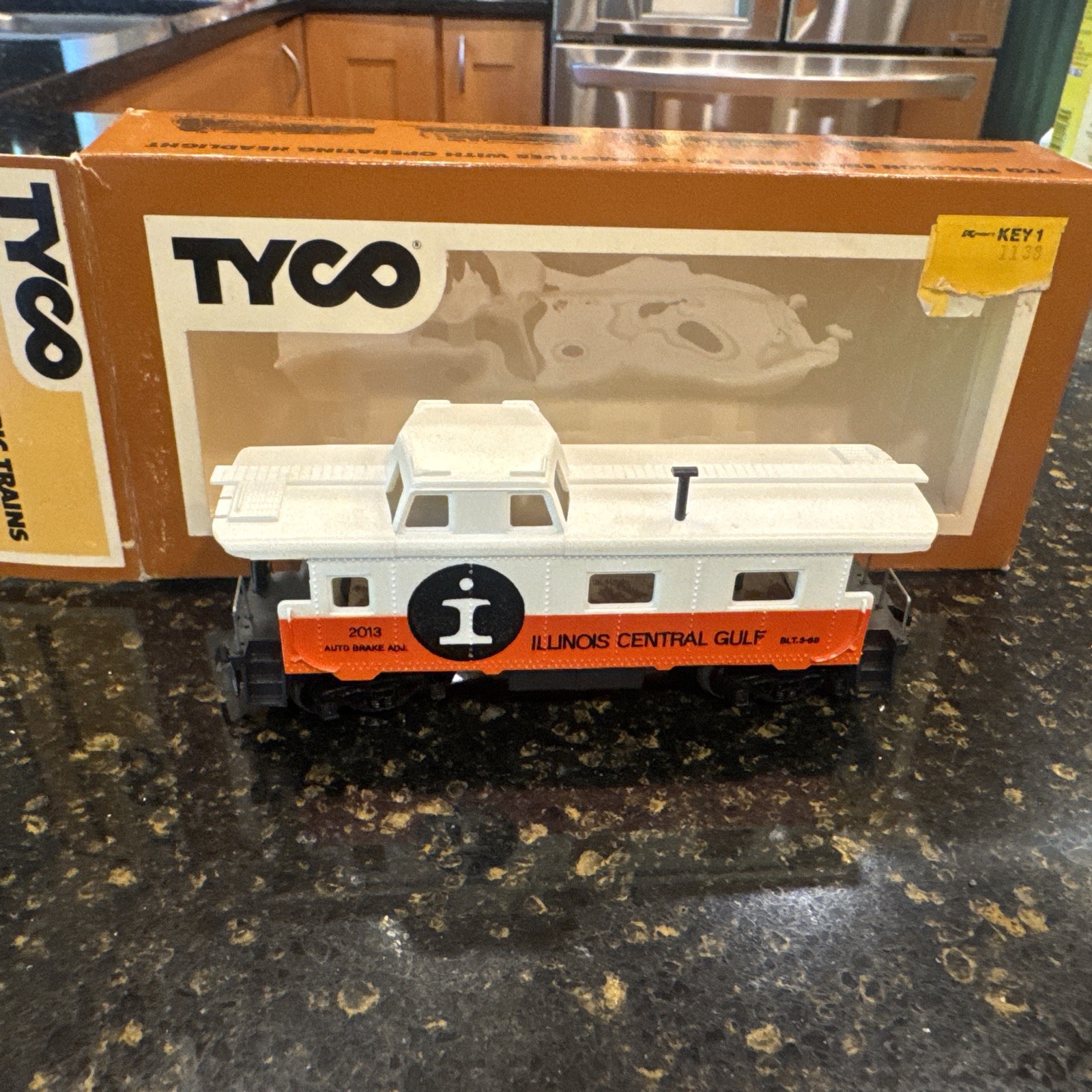 Tyco Illinois Central Gulf 8-Wheel Train Caboose ICG No. 327Z HO Scale with Box