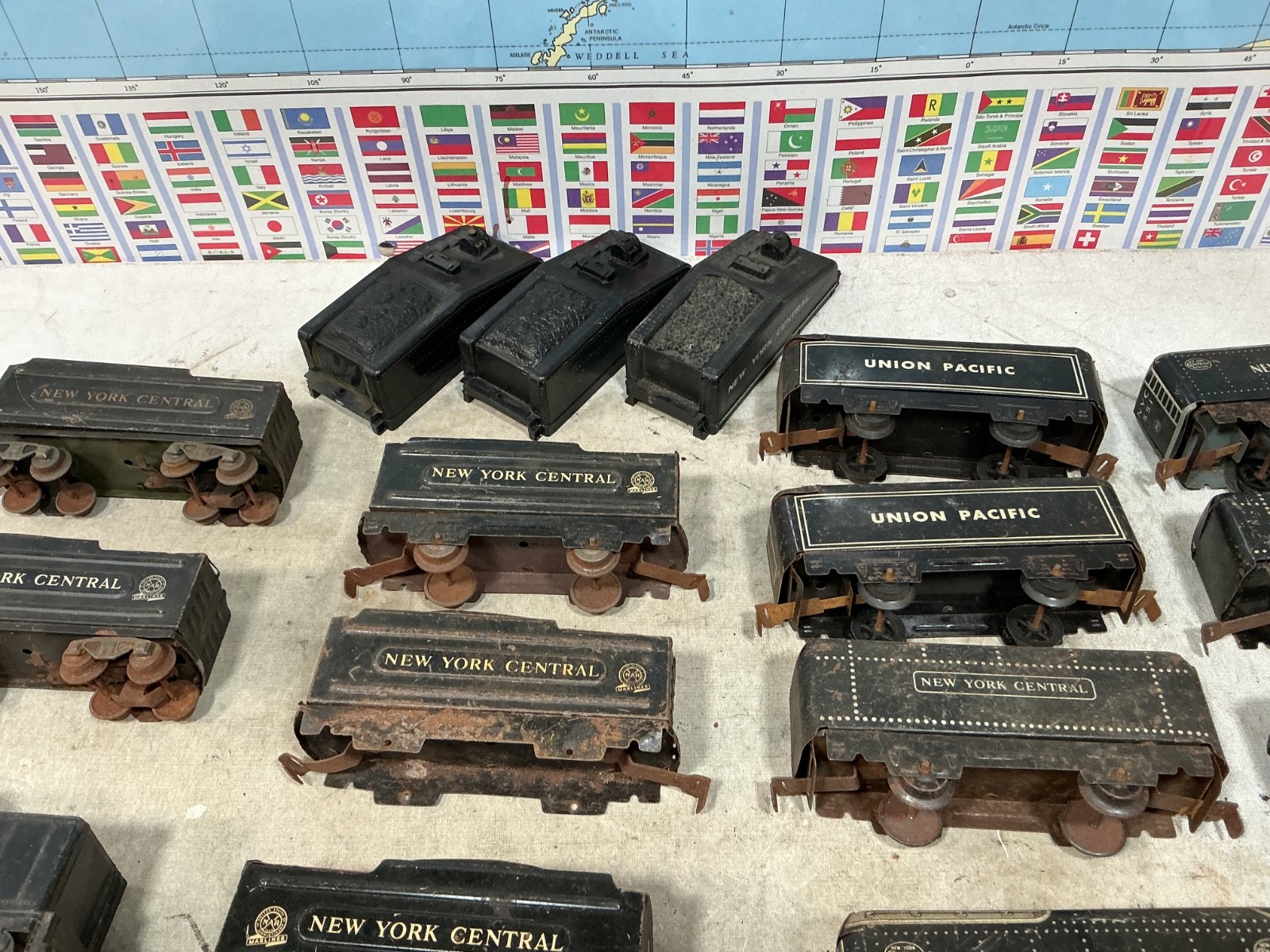 O scale TIN TOY MARX Coal Tender lot PARTS lot for restoration