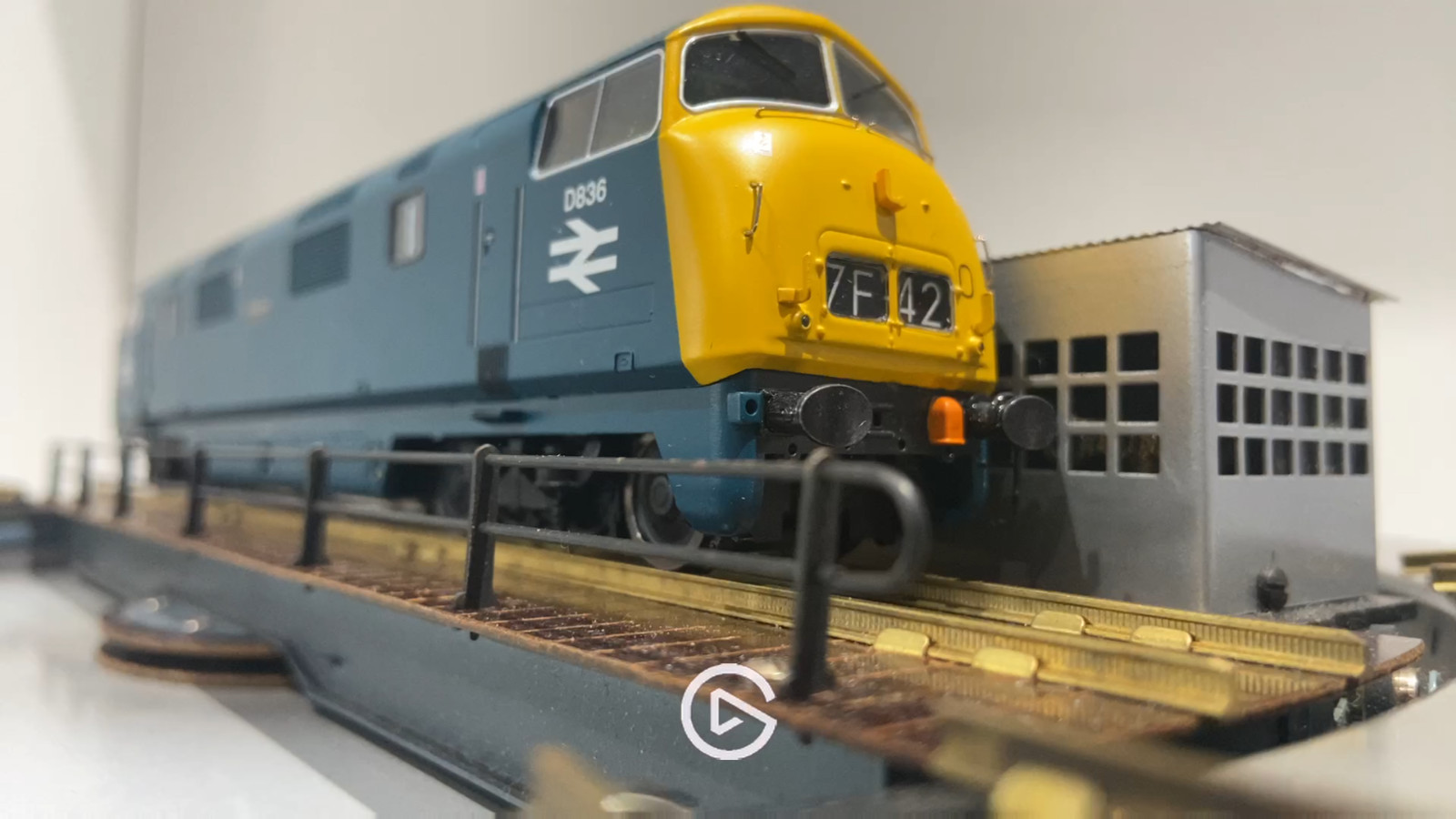 Bachmann Branchline 32-067A Class 43 Warship D836 in BR Blue DCC Ready Led Light