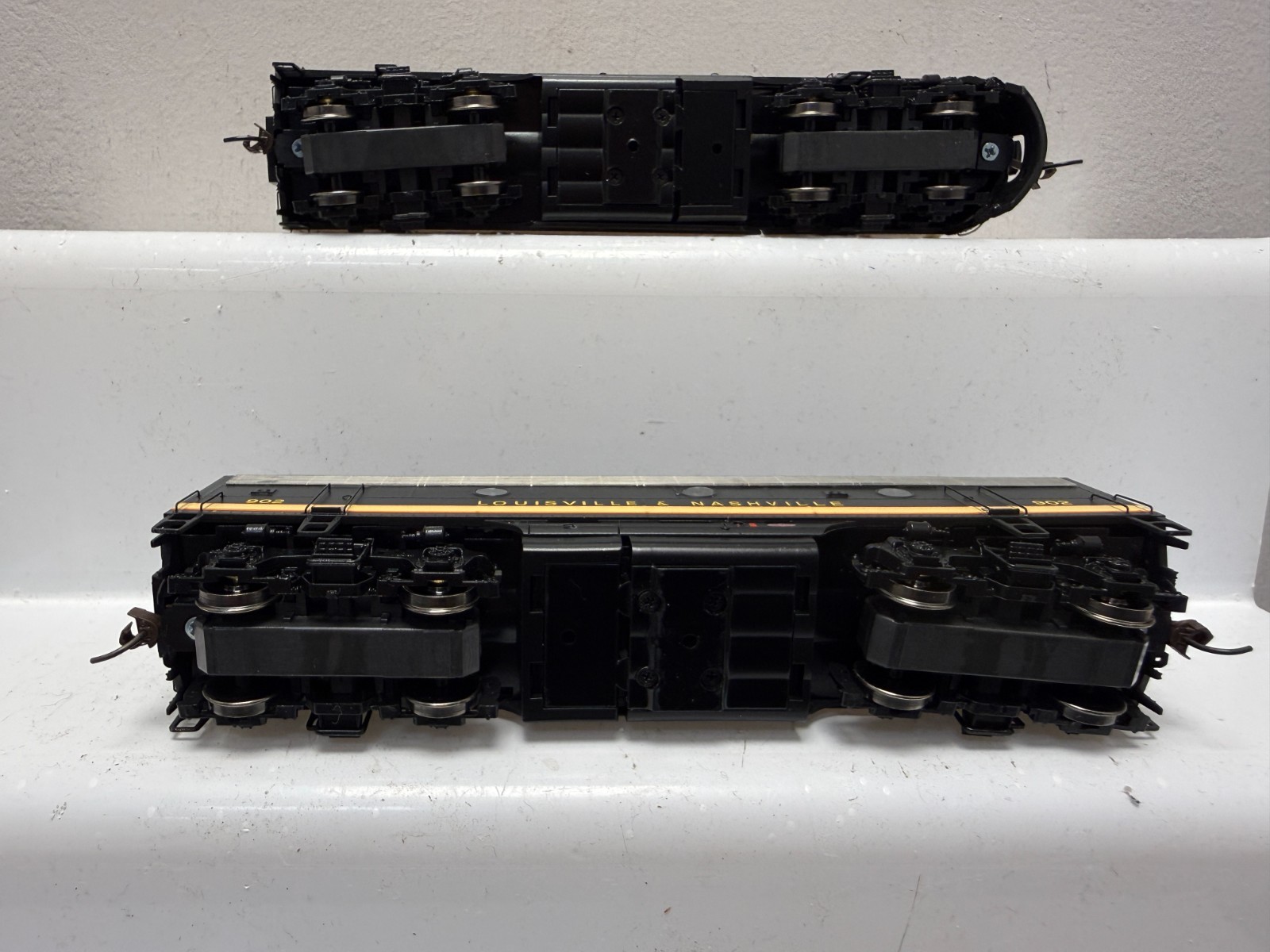 Athearn HO G1521 L & N EMD F7A/F7B Phase 1 Diesels 834 & 902 – DCC Ready