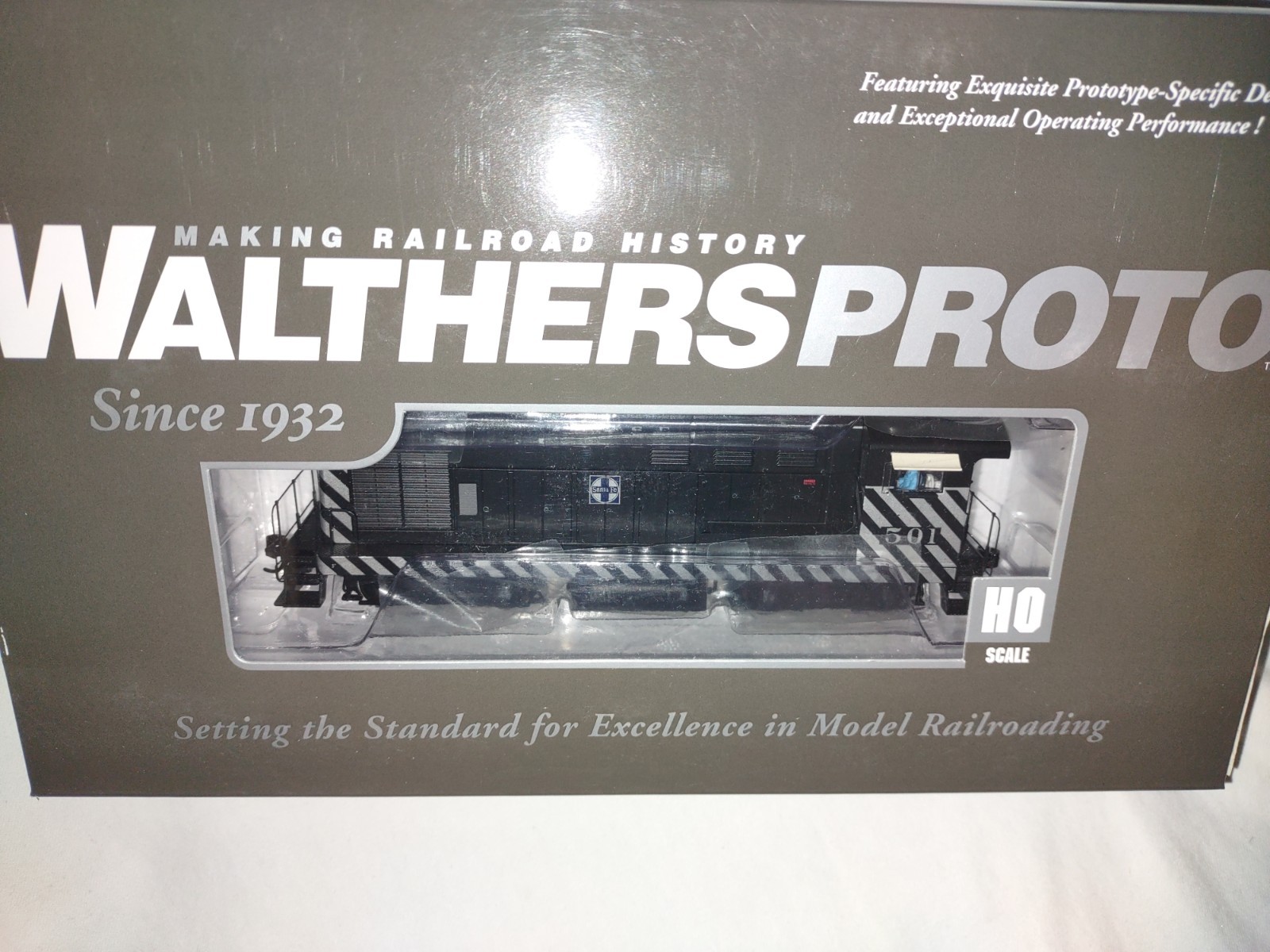 Walthers 47824,FM H10-44, Zebra SantaFe#500 (DCC 8-Pin Motherboard w/LED)NIB