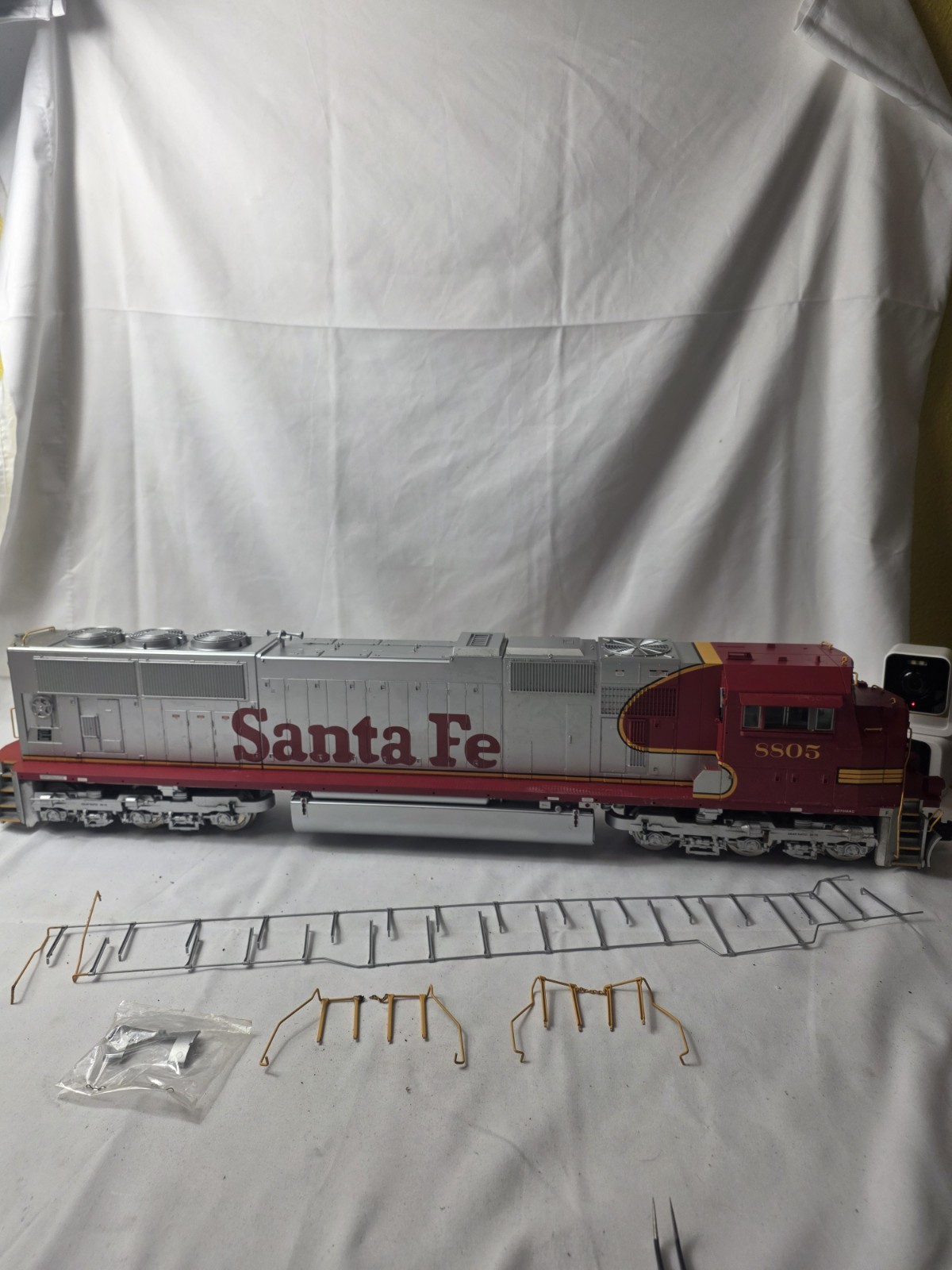 USA G scale trains SD70 Mac Santa Fe R22600 Warbonnet #8805 First Run Read Desc