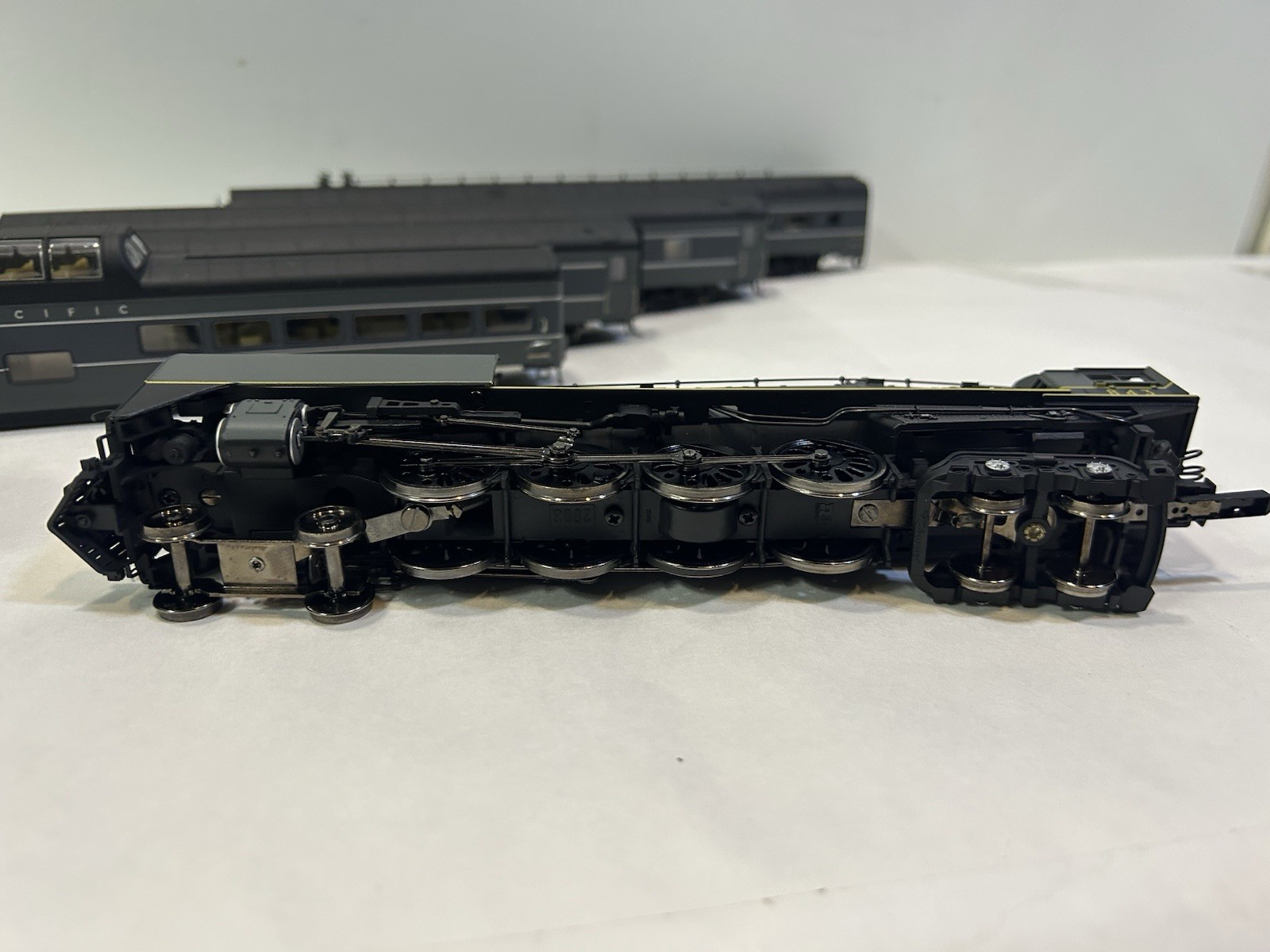Rivarossi R5470 Steam Locomotive Union Pacific #843 Bonus 4 Rivarossi Cars