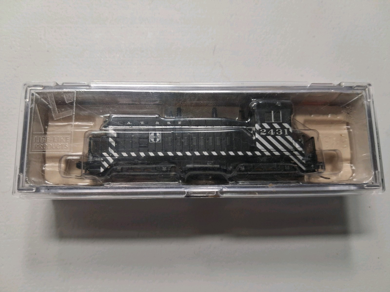 N-Scale Life-Like 7854 SW9/1200 Santa Fe Silver and Black Model Train