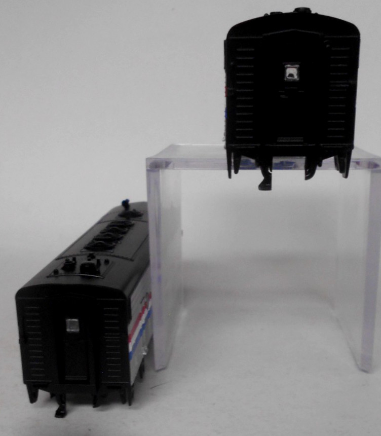 ATHEARN Roundhouse HO Scale F-7-A Set 2 Shells / Glass # 485 & # 487 AMTRAK