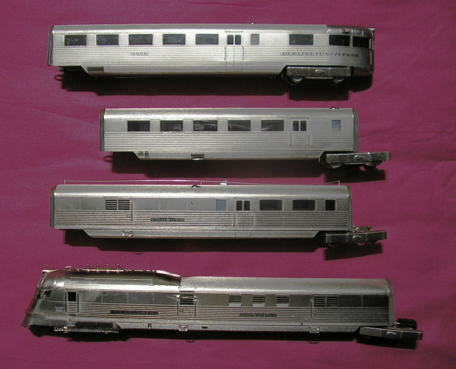 HO Challenger CIL 2076.1 CB&Q Pioneer Zephyr 9900, Early Version, 4 Units, TLC