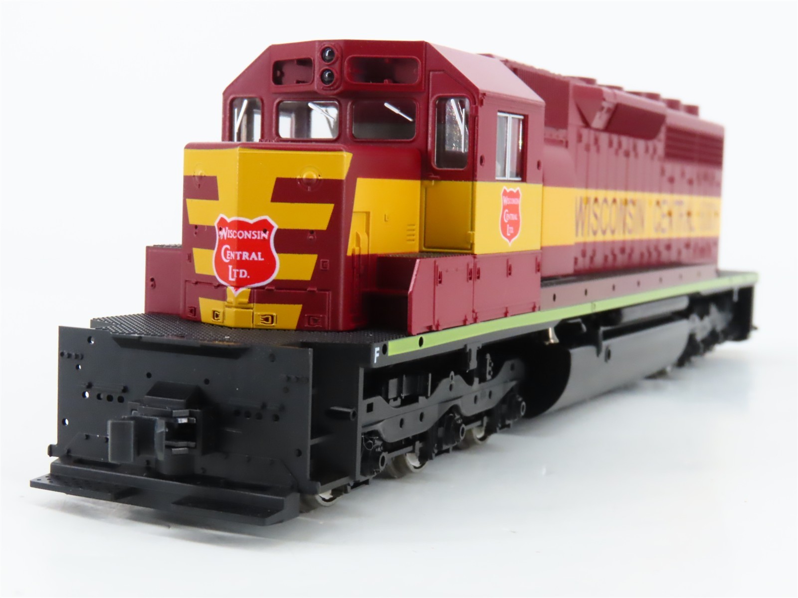 HO Scale KATO 37-6329 WC Wisconsin Central EMD SD40 Diesel #6001 – DCC Ready
