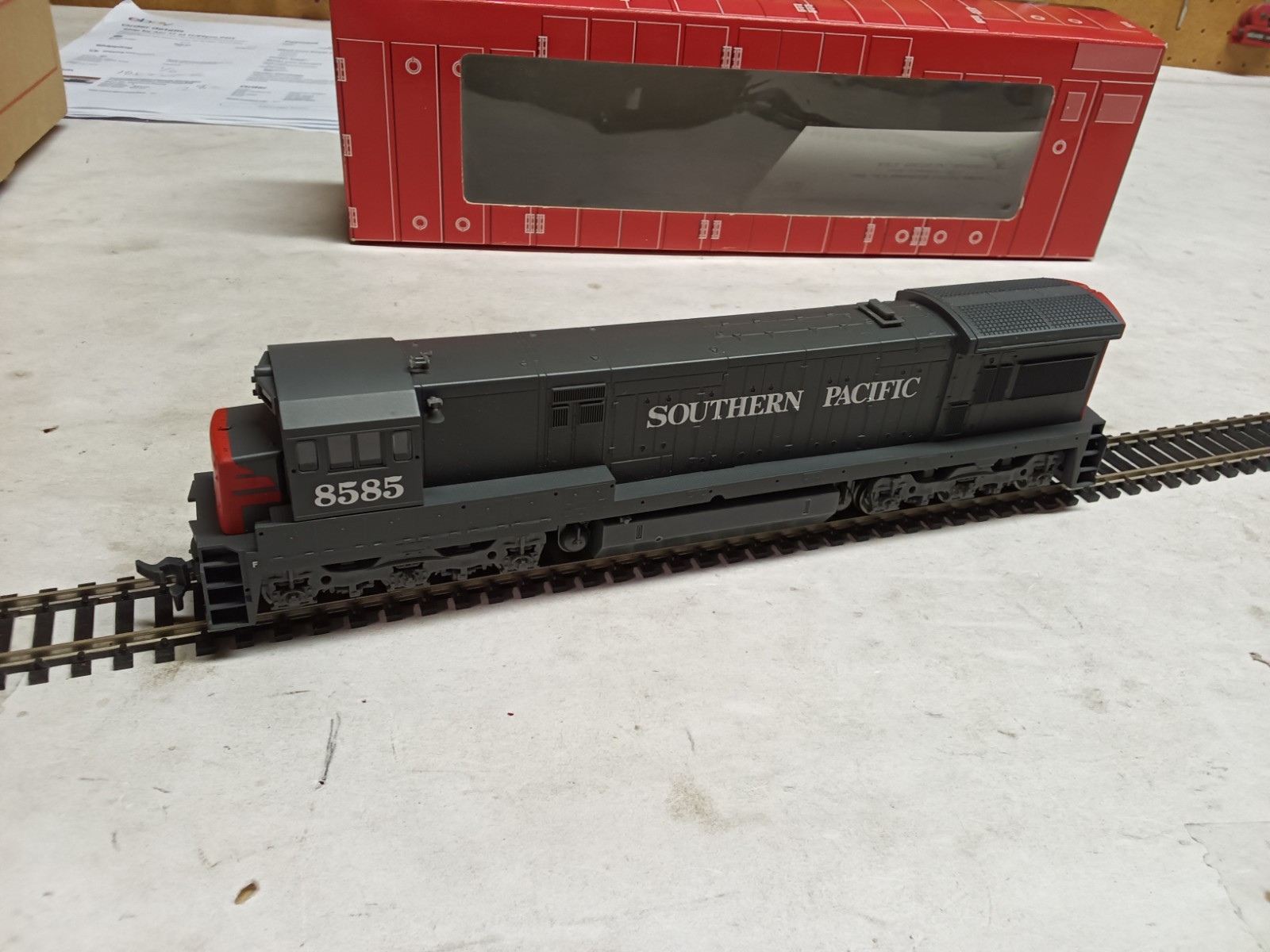 C-8 Atlas DC HO scale U33C SP #8526 road #8585 NOS diesel engine locomotive #27