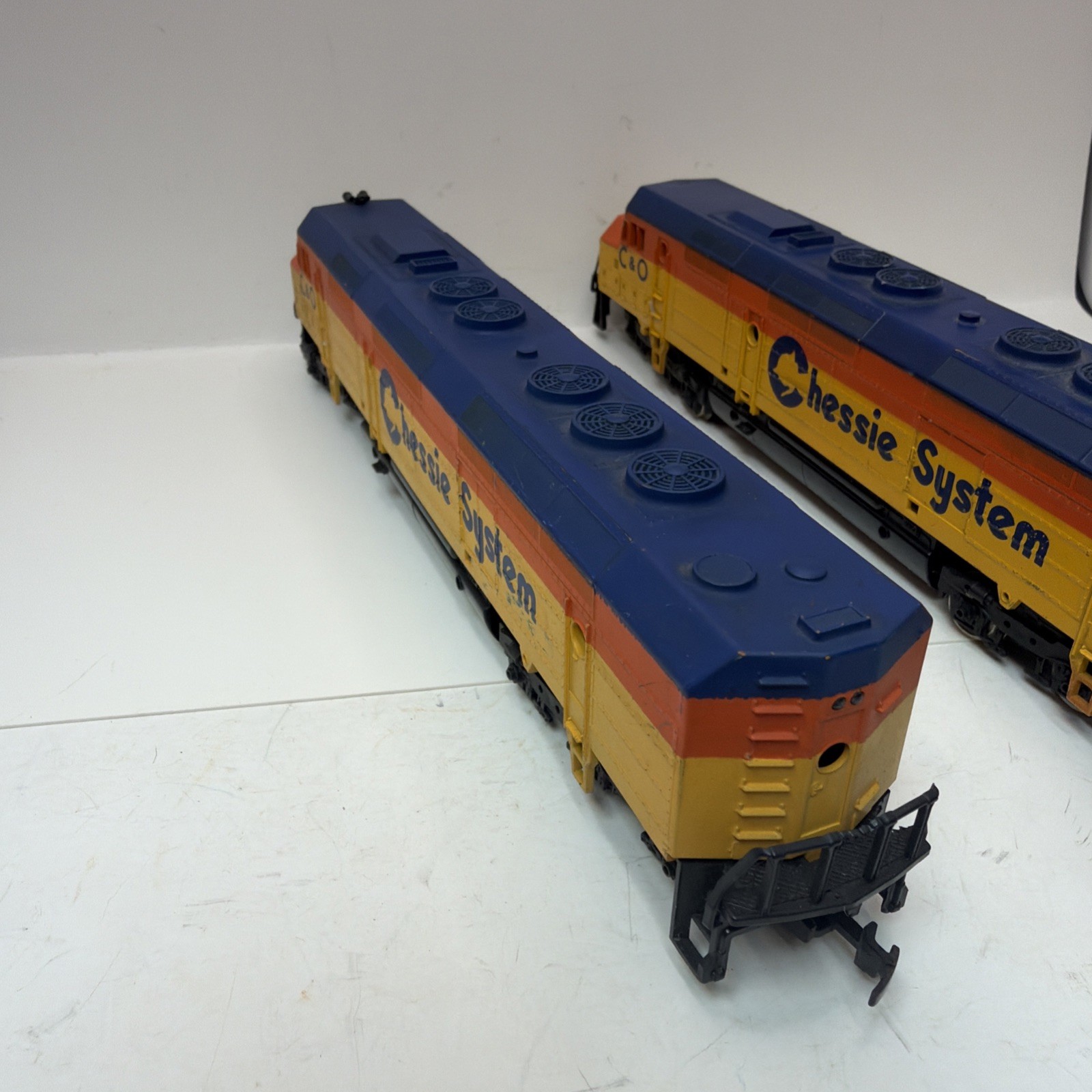 Vintage AHM Lifelike HO FP45 C&O Chessie System. Powered And Dummy
