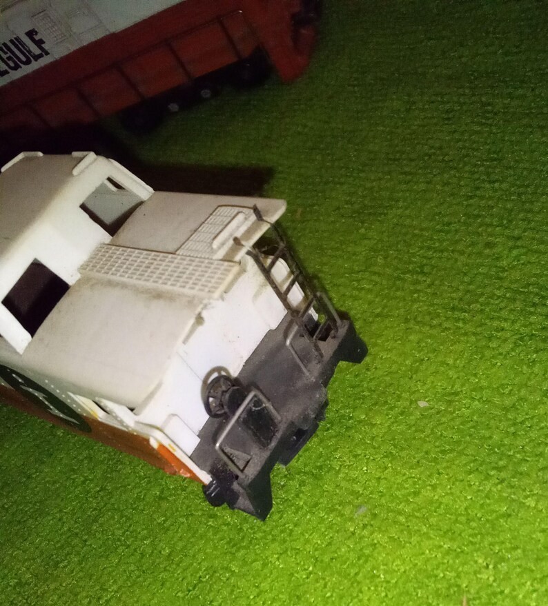 Vintage Mantua-Tyco HO Gauge Illinois Central Gulf 4301 Locomotive Caboose As-Is