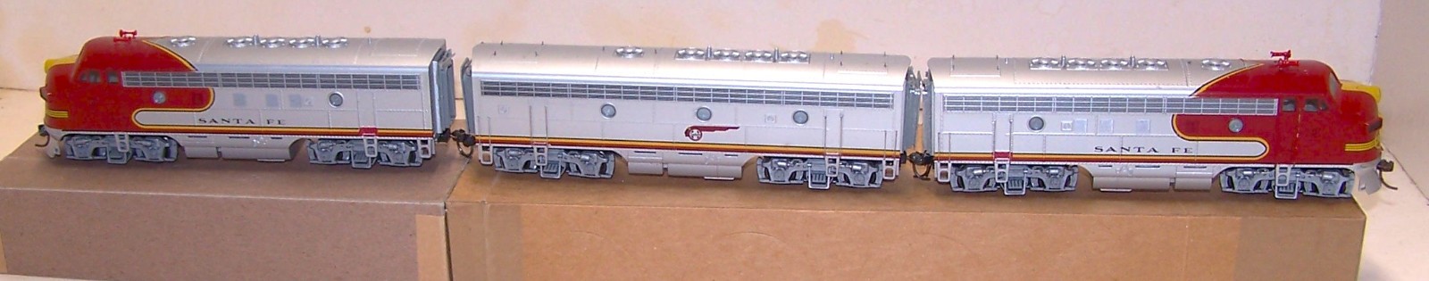 HO STEWART KATO F7a, F7b, F7a SANTA FE ATSF, DCC, NO SOUND, LED HEADLIGHT
