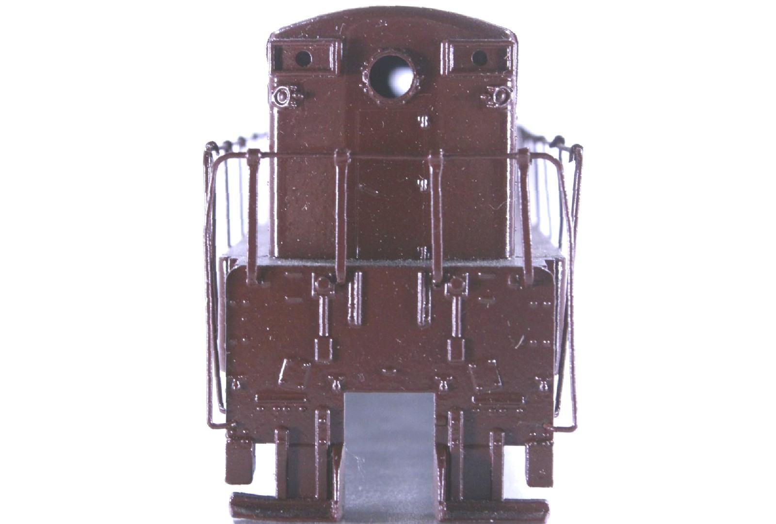 HO Athearn Undecorated Brown FM H-24-66 Trainmaster Shell +Handrails Dmgd Ftbrd