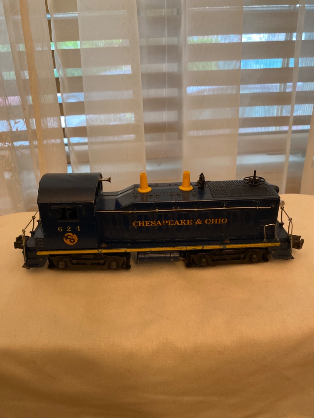 Lionel 624 Chesapeake & Ohio Diesel Switcher Loco Tested Runs Lights Nice Decals