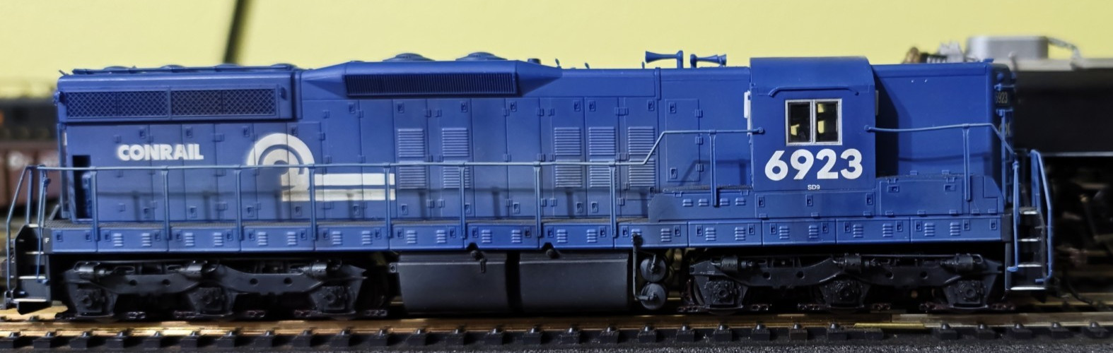 PROTO 2000 Series Conrail 6923 SD9 DCC No Sound #21237 HO Scale