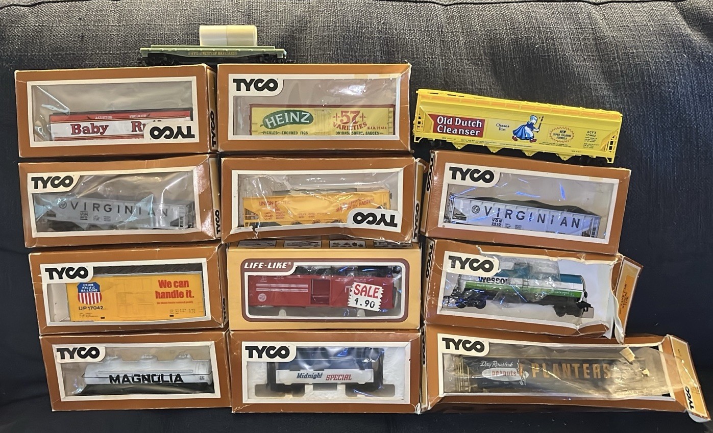 Lot Of 13 HO Scale Cars & Cabooses Advertising Baby Ruth Heinz Planters Wesson