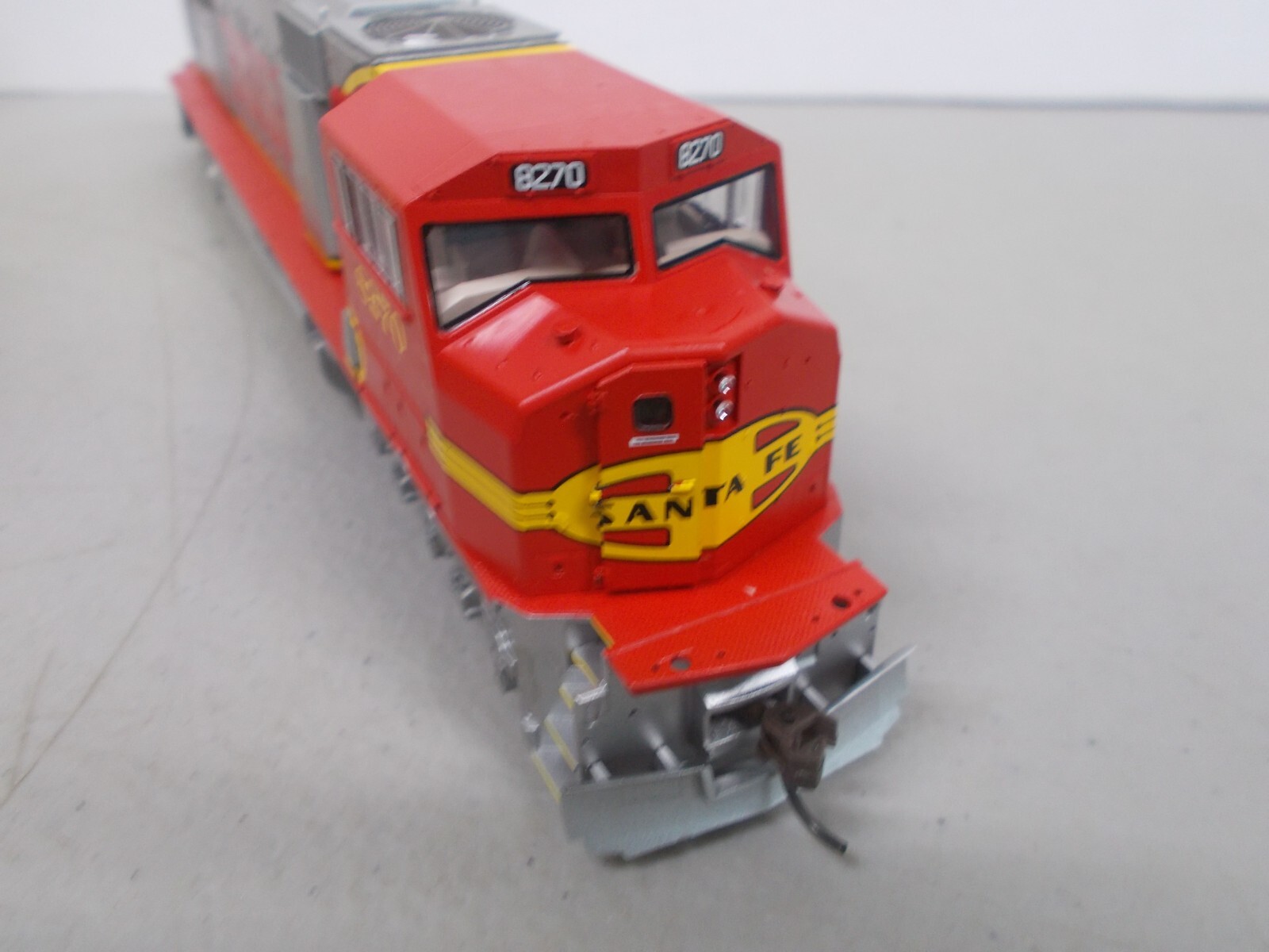 ATHEARN / GENESIS # G6135~ BNSF SD75M POWERED LOCOMOTIVE # 8270 ~HO SCALE