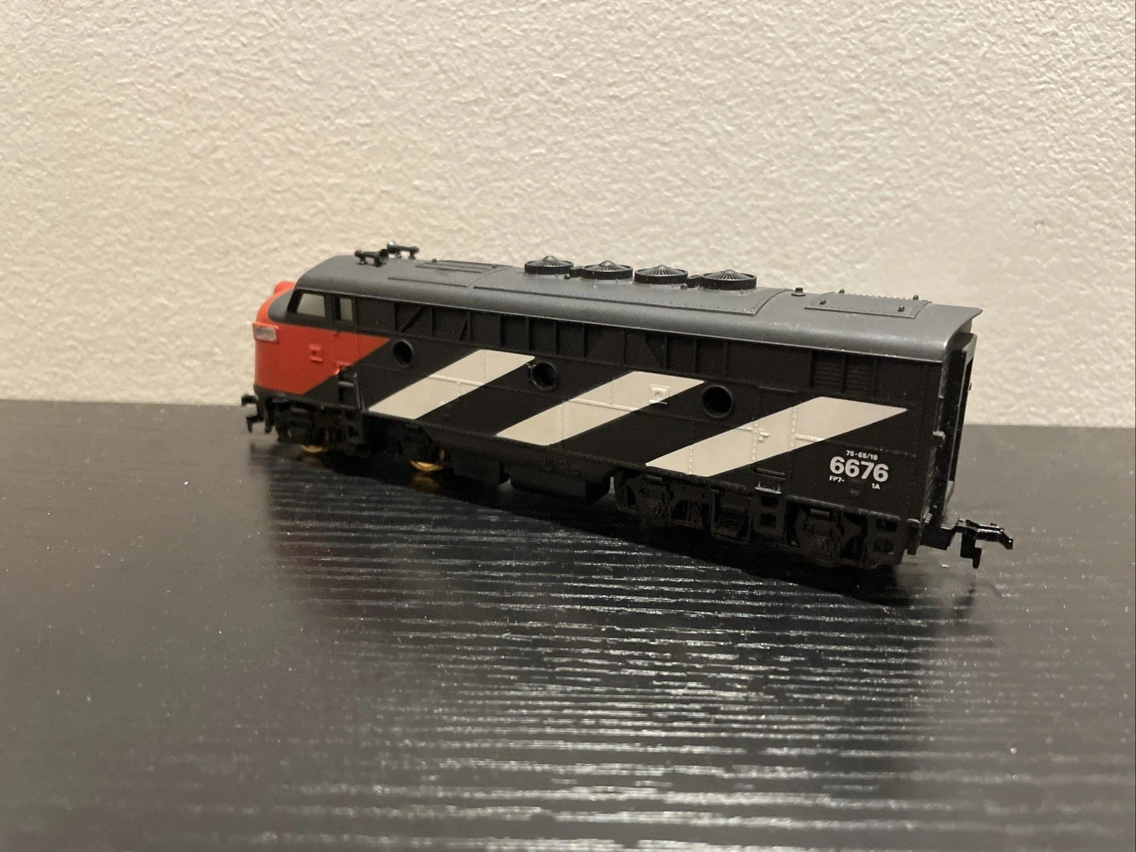 COX POWERED F7 CANADIAN NATIONAL CN RAIL ENGINE LOCOMOTIVE HO SCALE NIB