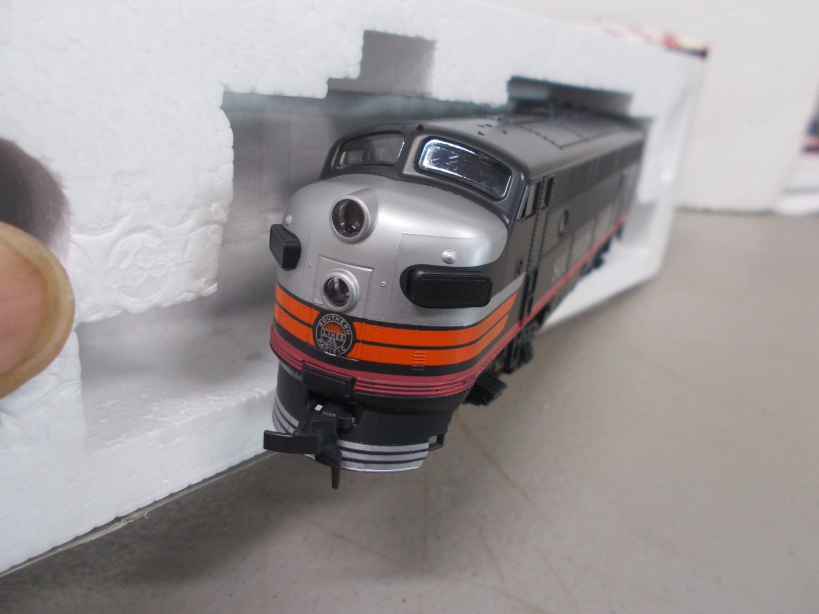 STEWART / KATO # 8240 ~ SP (BLACK WIDOW) F3A POWERED LOCOMOTIVE ~HO SCALE~ LOT A