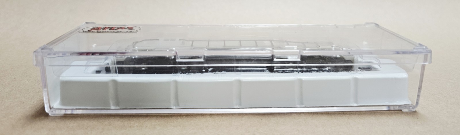 N Scale ATLAS 48601 Undecorated GP40-2 Locomotive / NEW