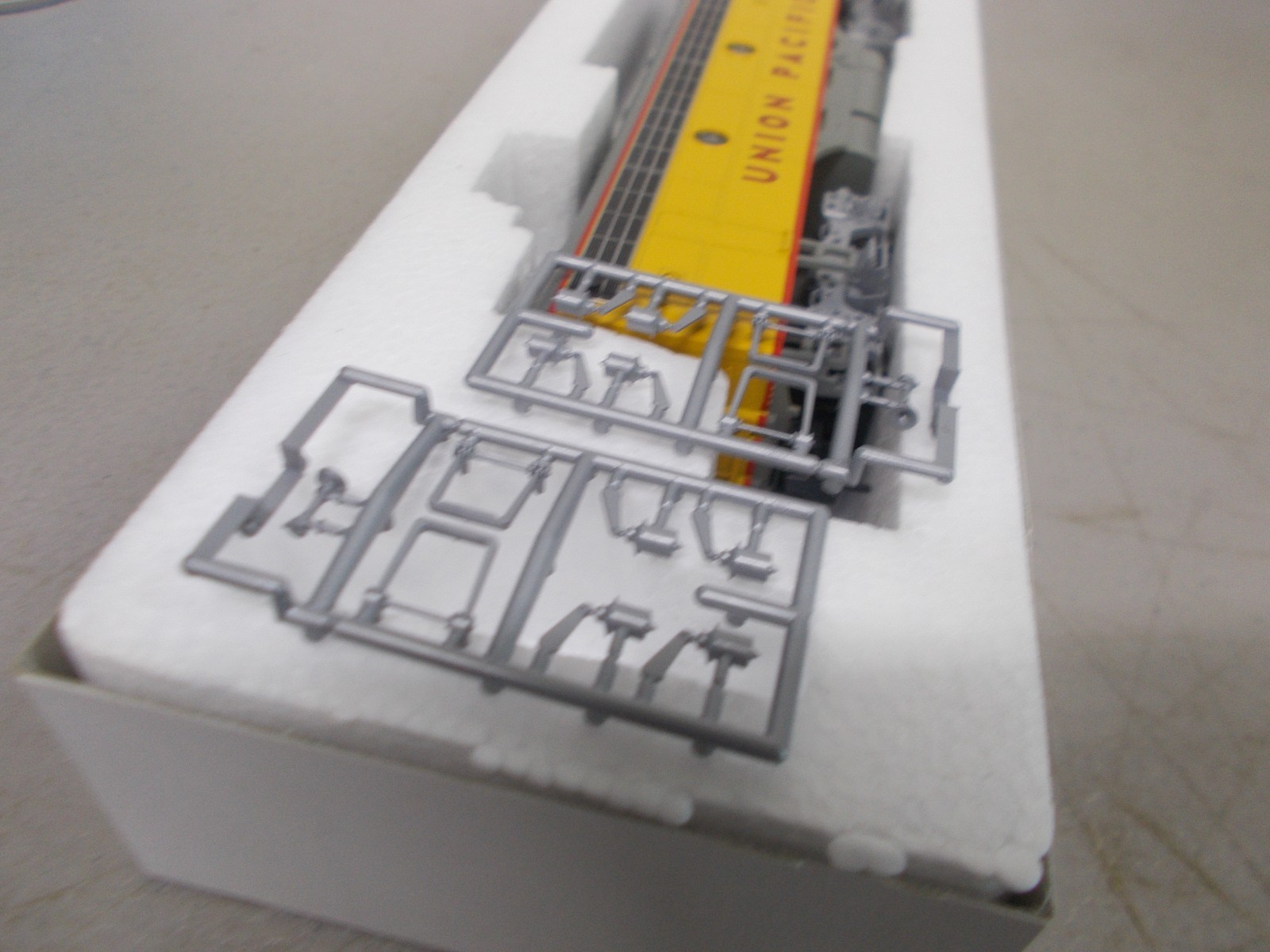 STEWART / KATO # 9181 ~ UNION PACIFIC F7B POWERED LOCOMOTIVE~NIB~HO SCALE~LOT C