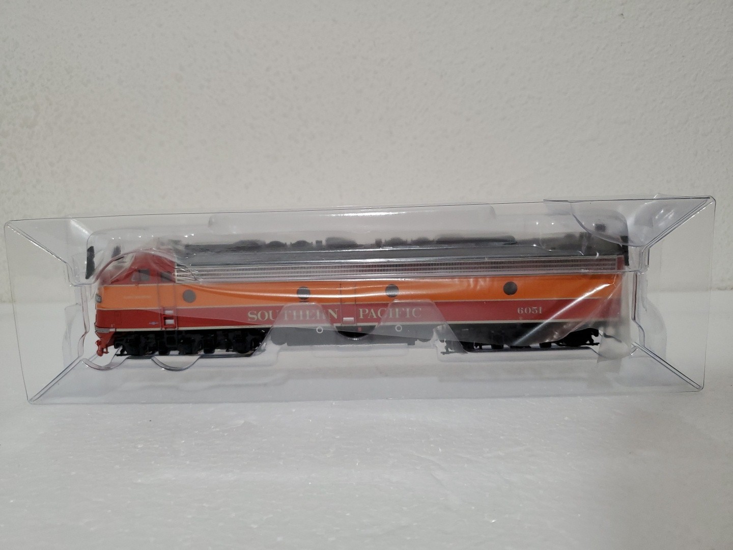 HO WALTHERS PROTO 920-48752 EMD E9A SOUTHERN PACIFIC SP # 6051 DCC READY