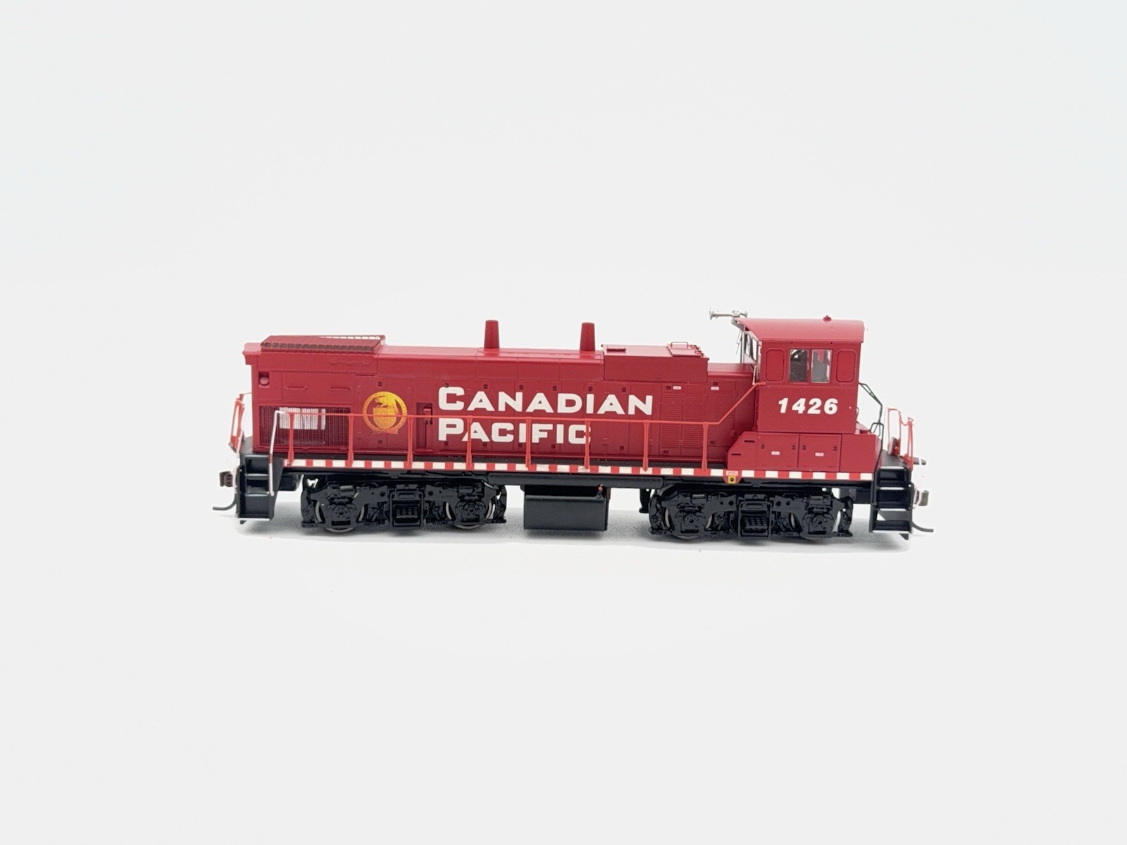 Athearn Genesis – HO – CP – EMD MP15-AC Switcher #1426 – Train G66112