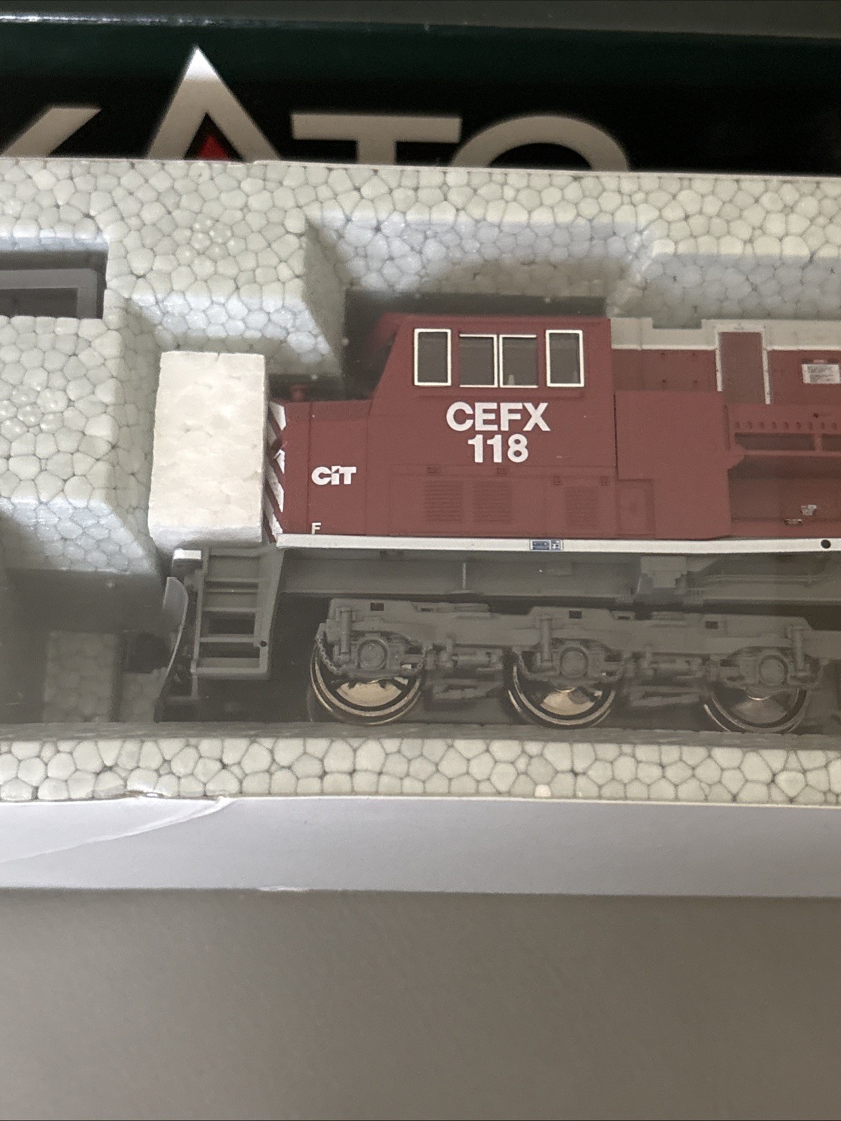 HO Scale Kato 37-6360 SD90/43MAC Diesel Locomotive CEFX #118 H0 Gauge