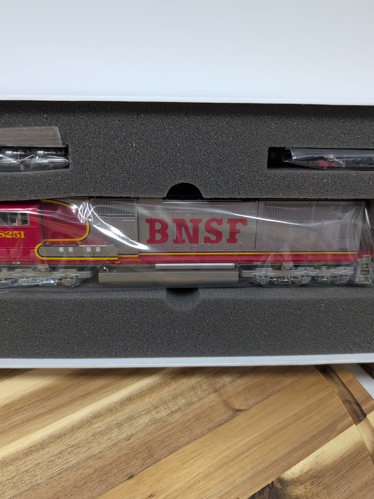 HO Scale , Athearn Genesis ,BNSF , SD75M, Diesel Engine , DC Only ! RD# 8251