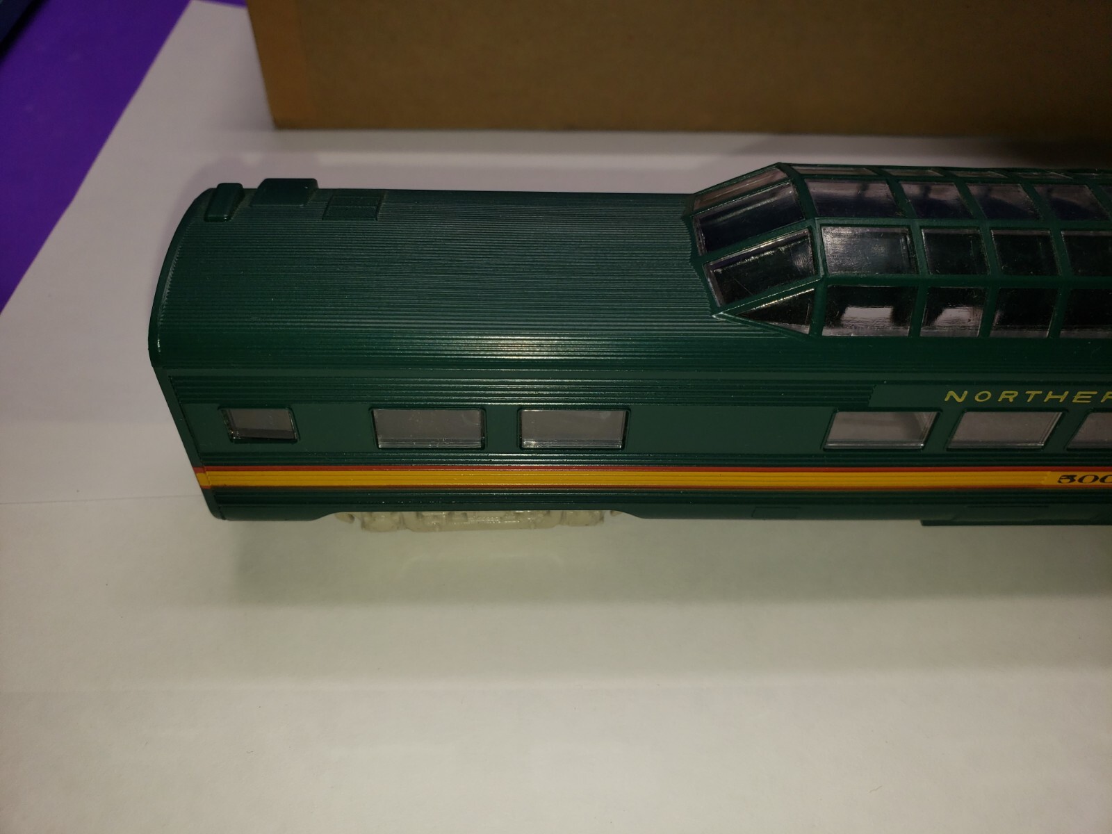 N P RAILWAY EXPRESS SL Vista Dome CAR 500 Athearn HO Northern Pacific With Box
