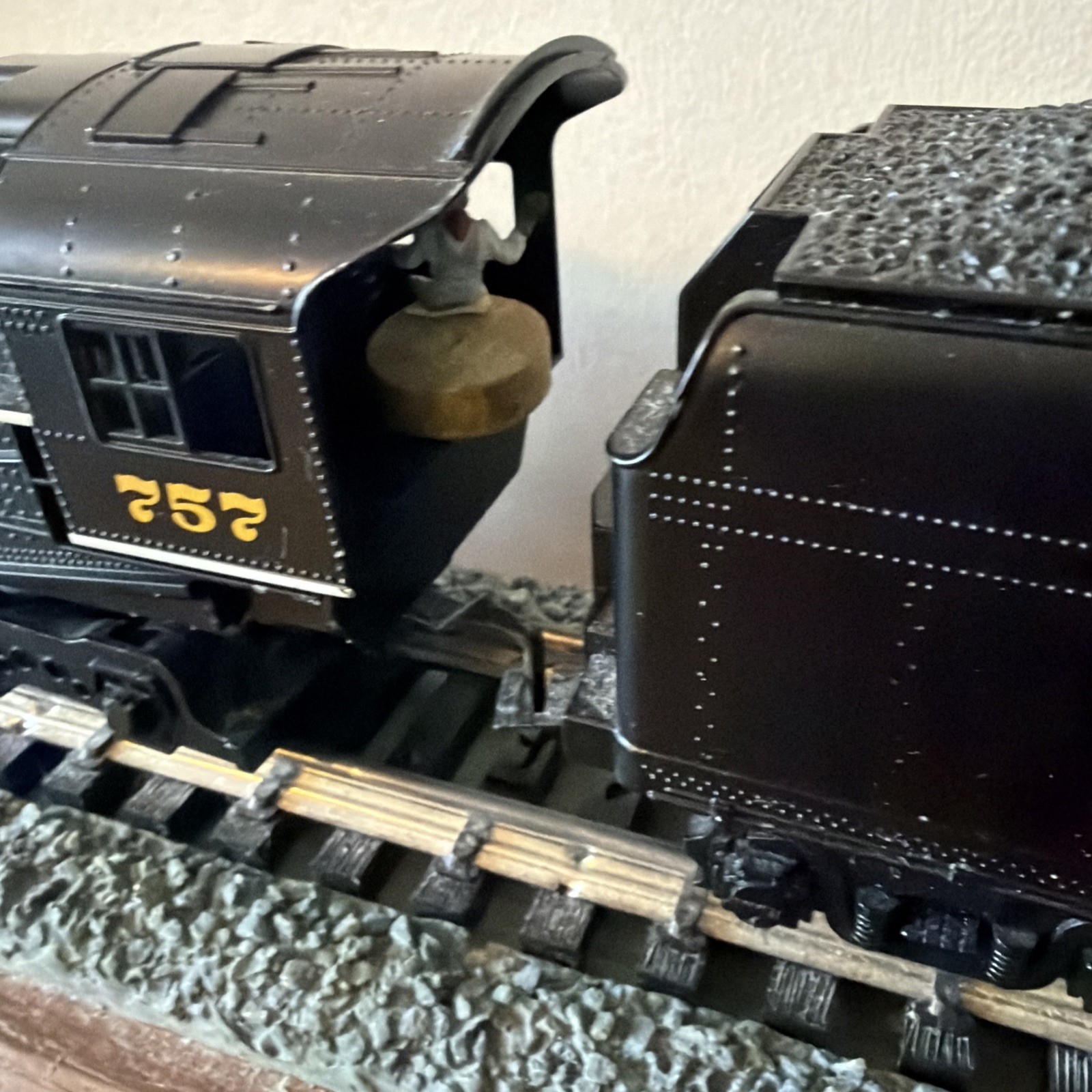 LIONEL NICKEL PLATE 2-8-4 BERKSHIRE LC 2.0 #757 STEAM ENGINE O GAUGE W/ Display